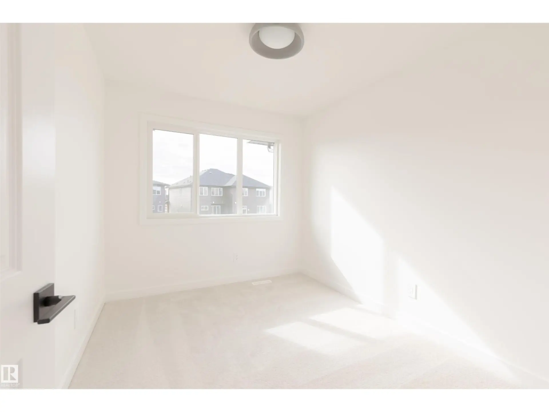 2630 62 ST SW - Image 16