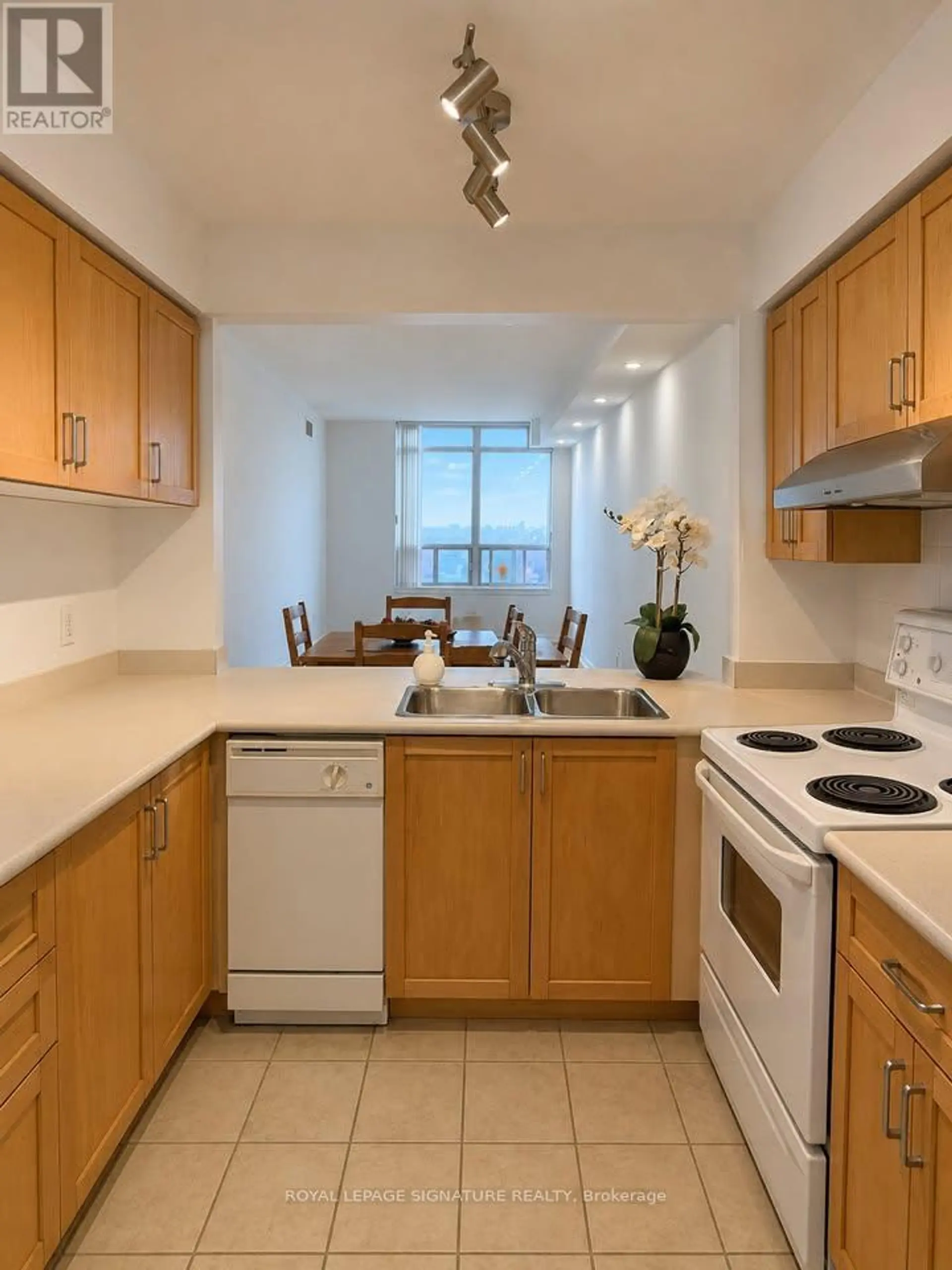 #1908 8 HILLCREST AVENUE - Image 3