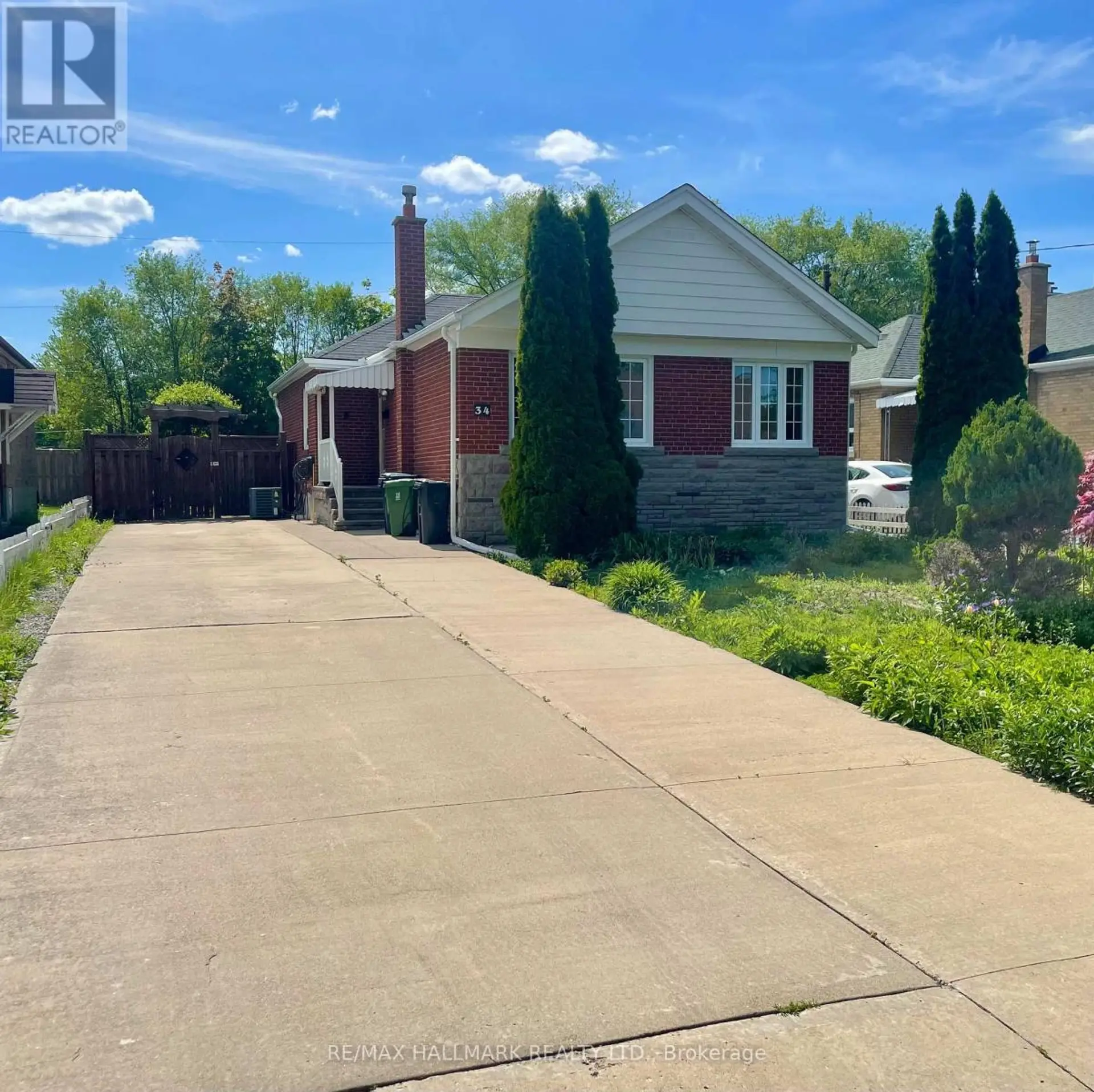 34 GREYLAWN CRESCENT