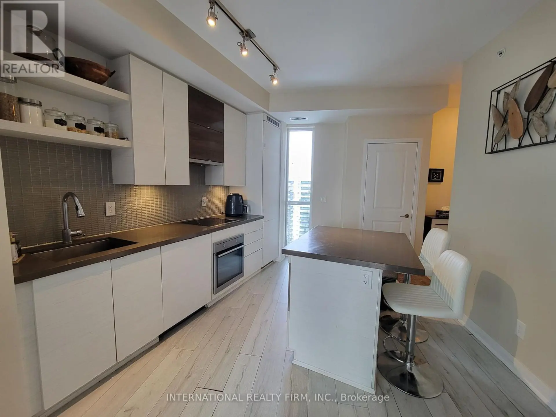#3107 59 ANNIE CRAIG DRIVE - Image 3