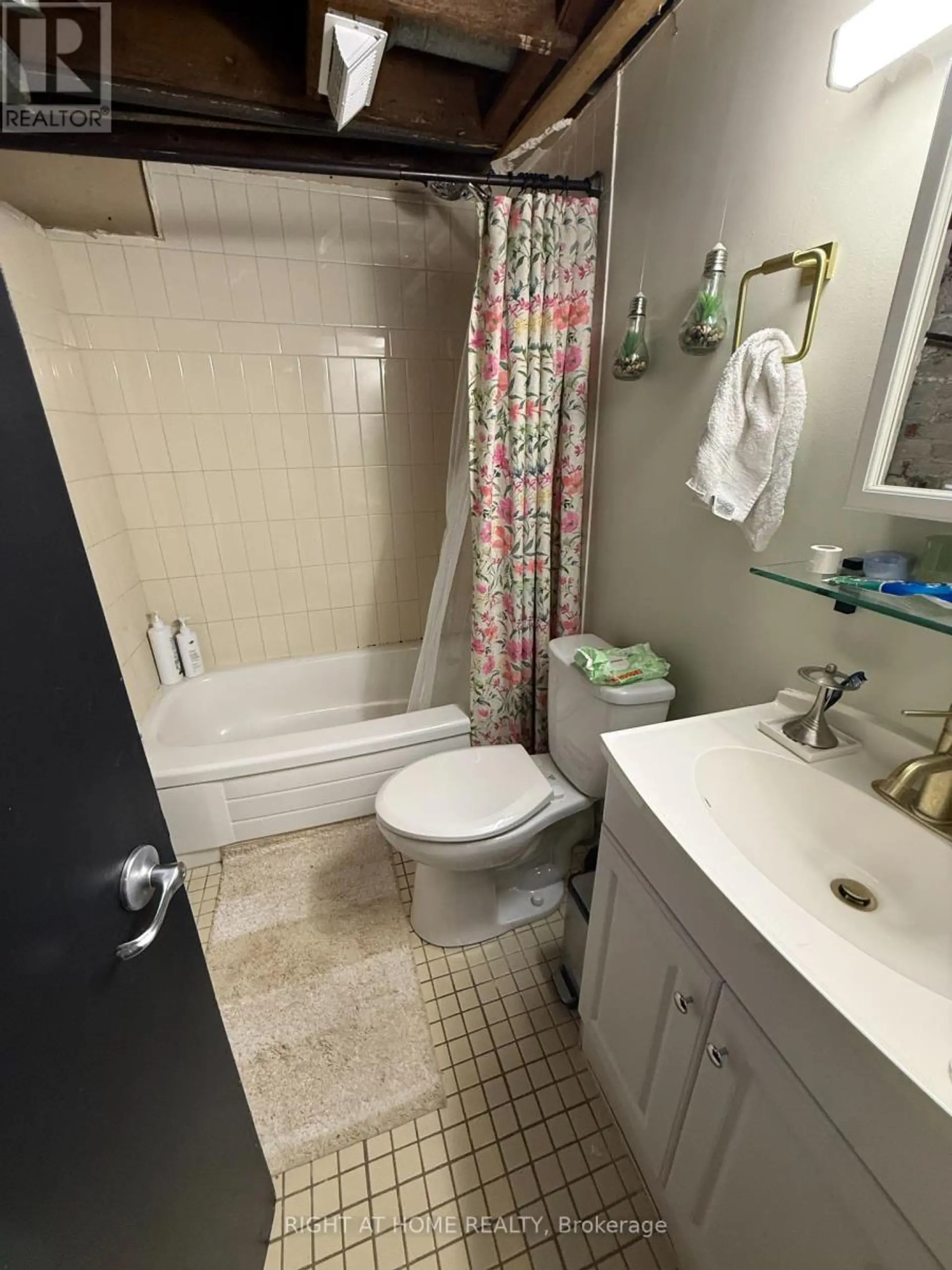 106 DONLANDS AVENUE - Image 4