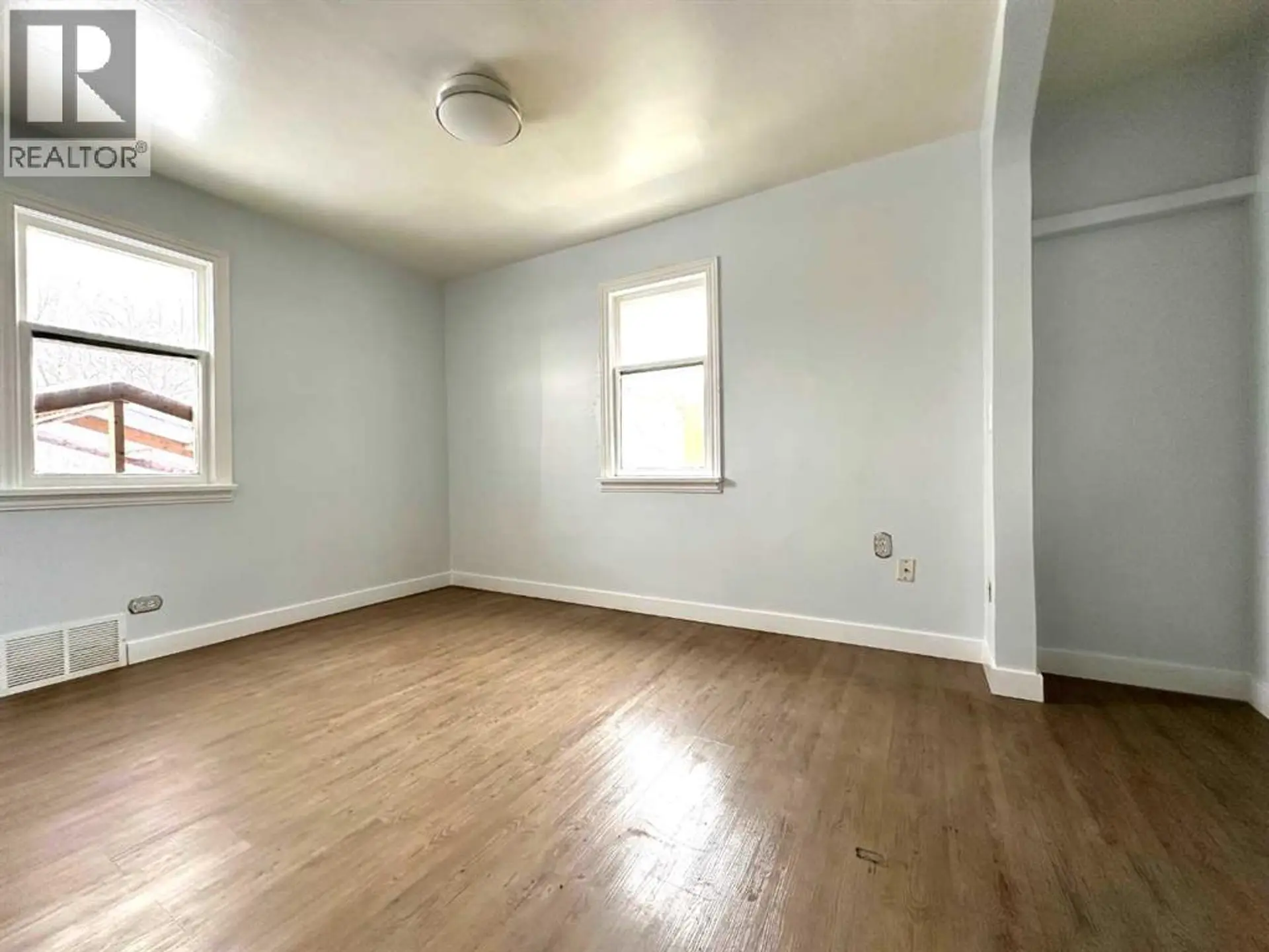 1101 22 Avenue NW - Image 5