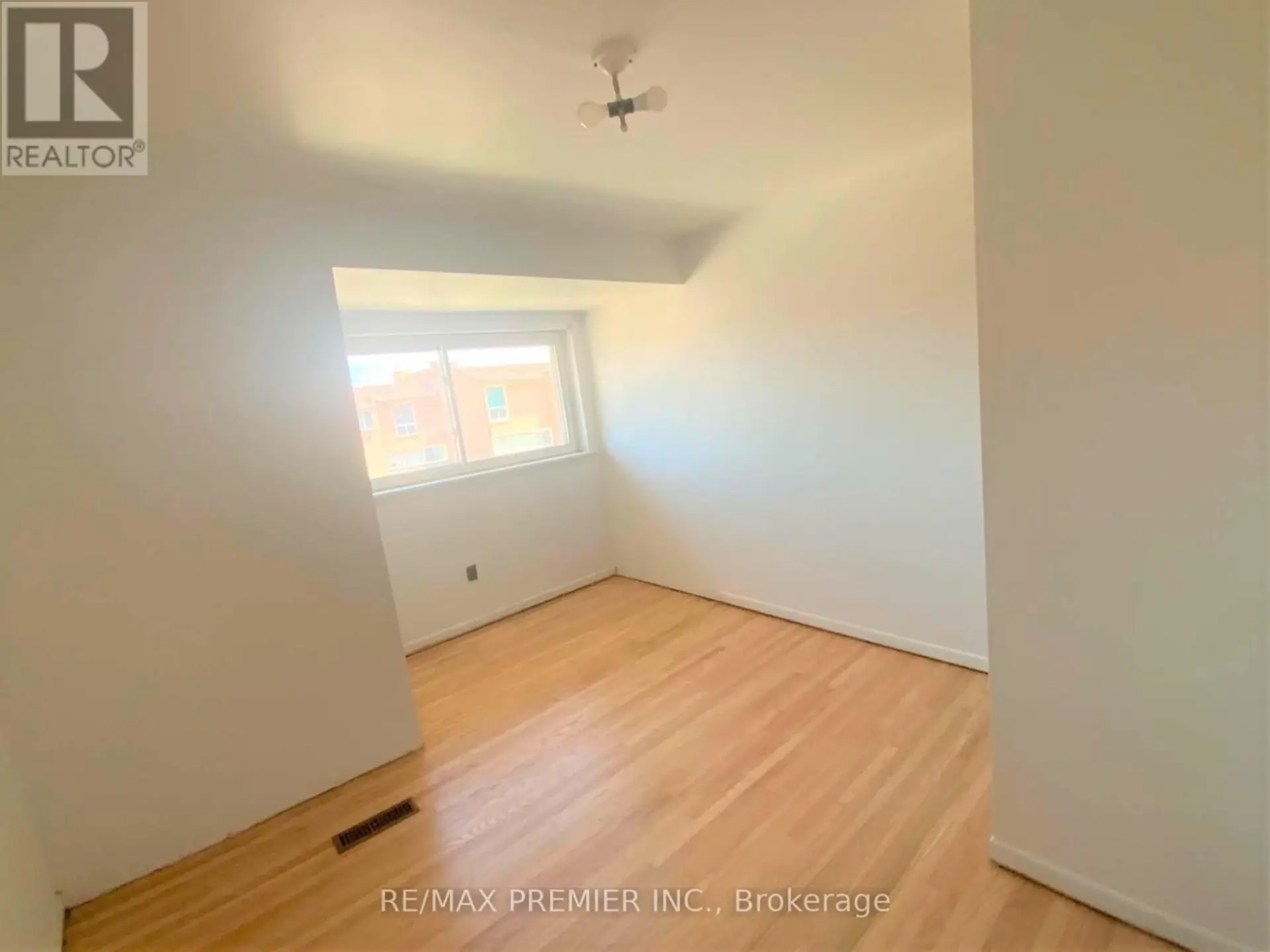 #82 248 JOHN GARLAND BOULEVARD - Image 14