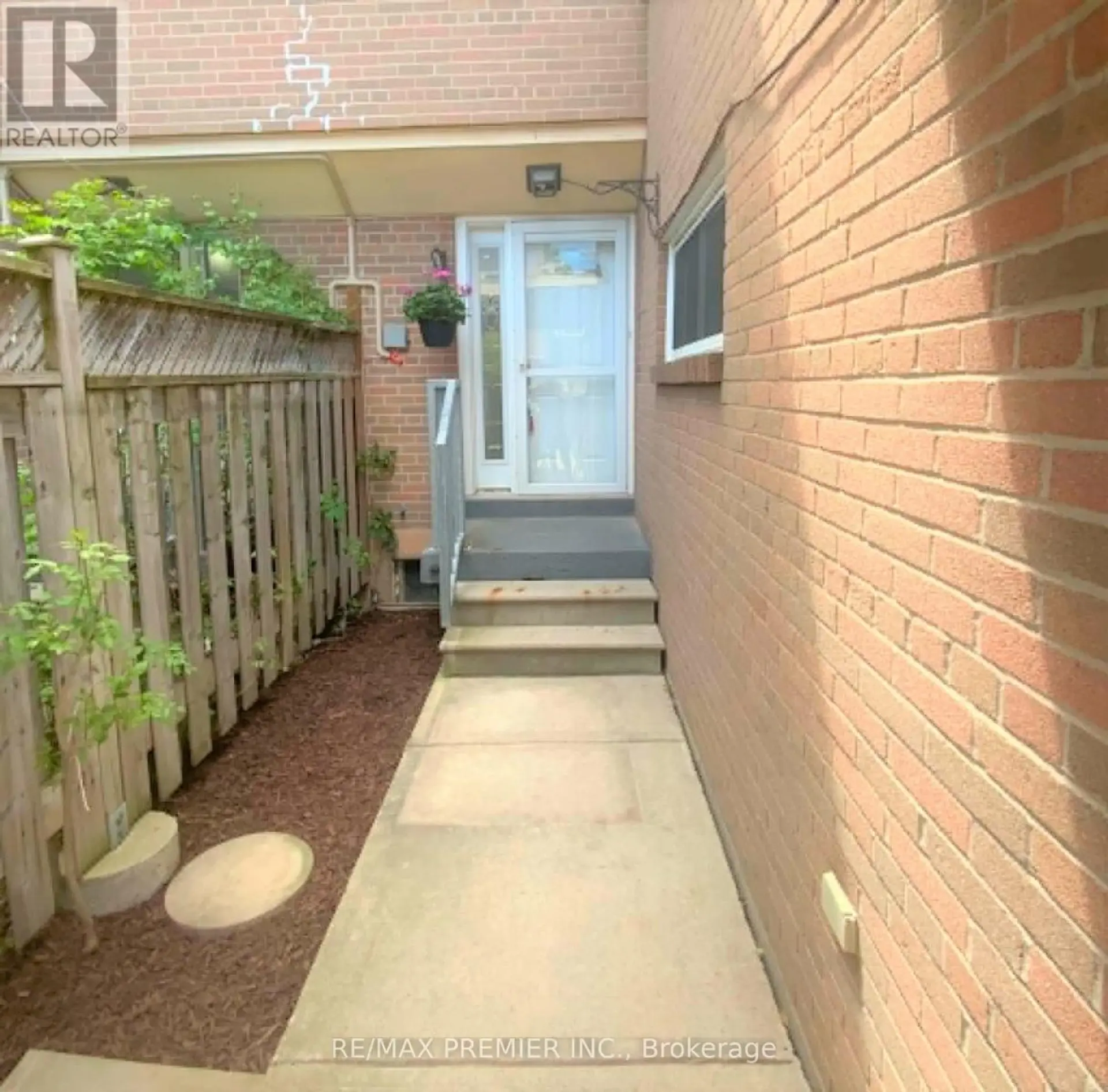 #82 248 JOHN GARLAND BOULEVARD - Image 2