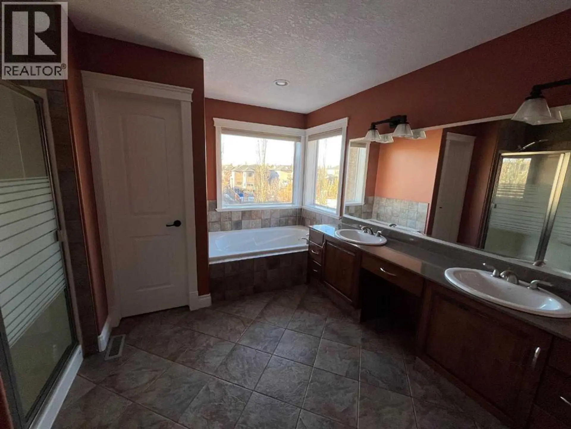 75 Royal Abbey Rise NW - Image 10