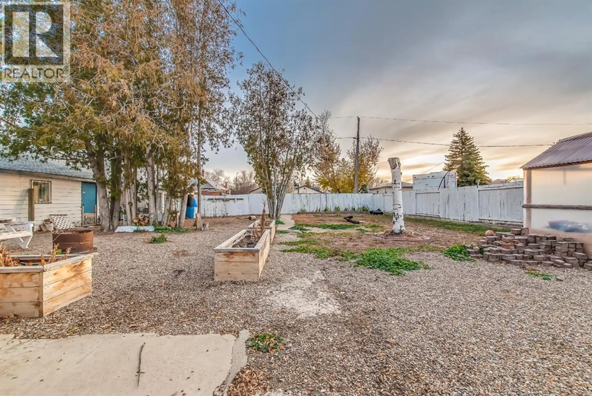 219 4 Street SE - Image 13