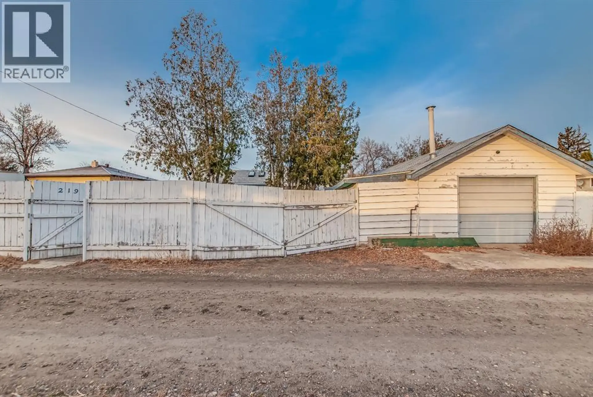 219 4 Street SE - Image 17