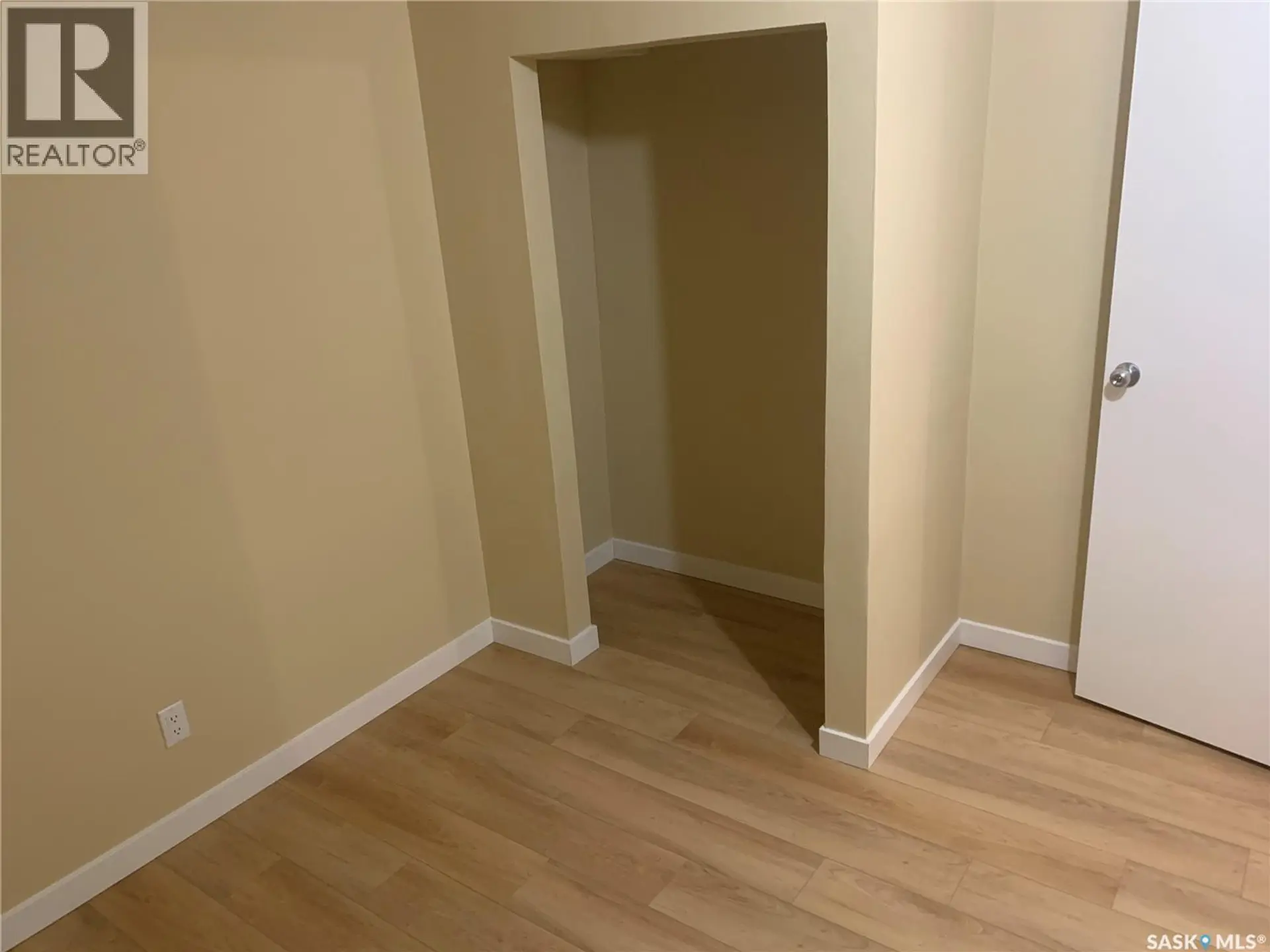 111 M AVENUE S - Image 10