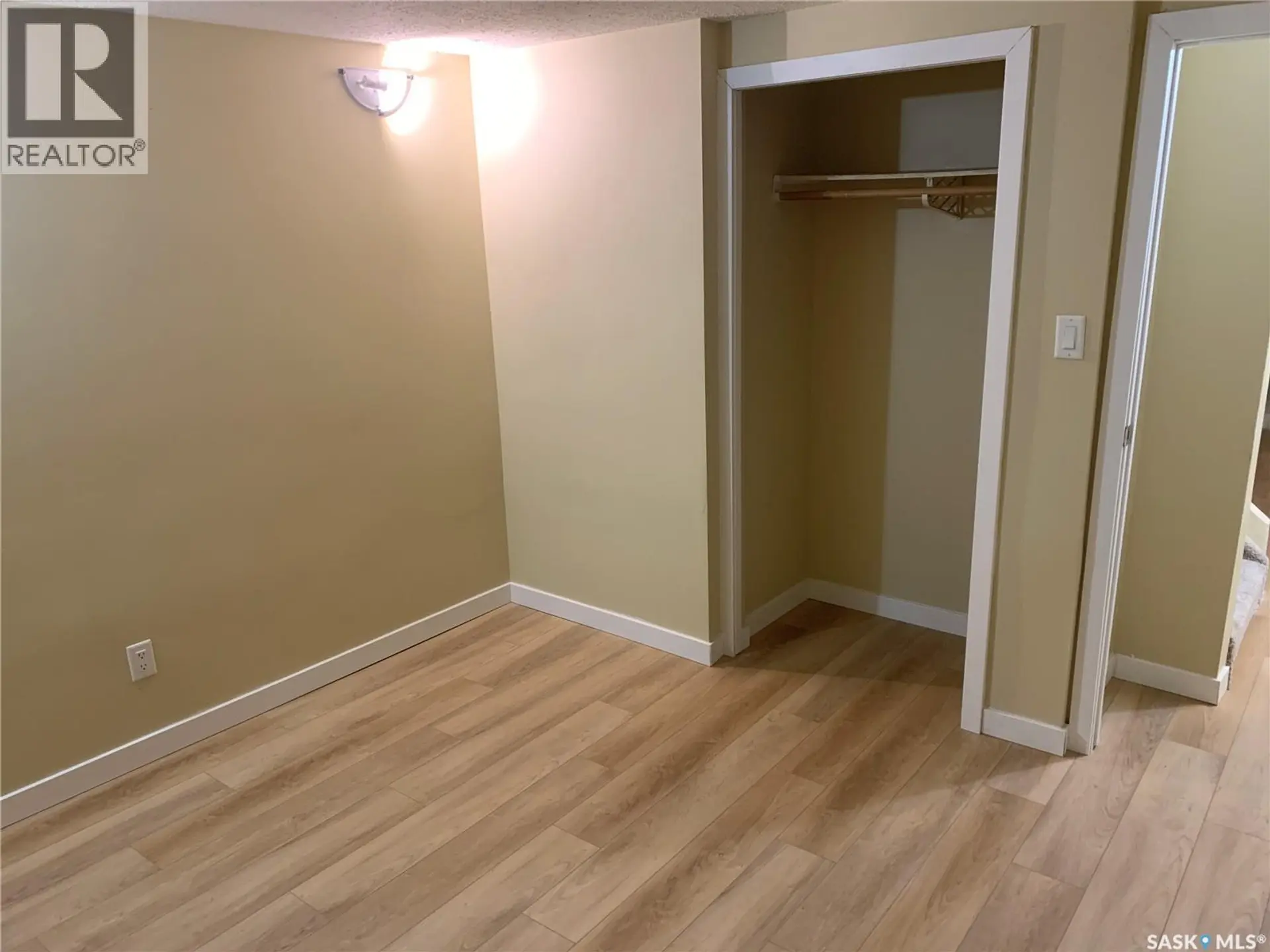 111 M AVENUE S - Image 12