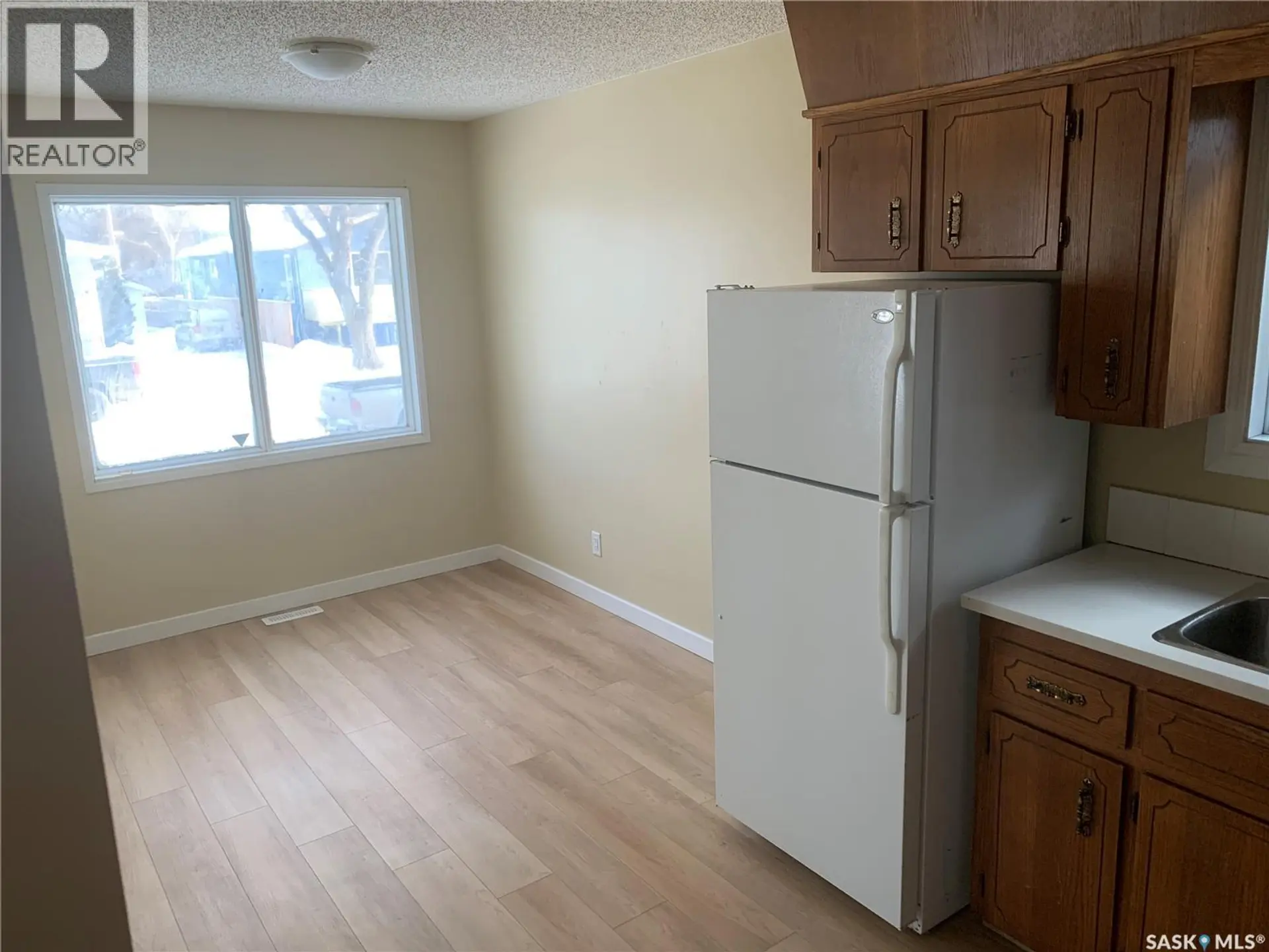 111 M AVENUE S - Image 4