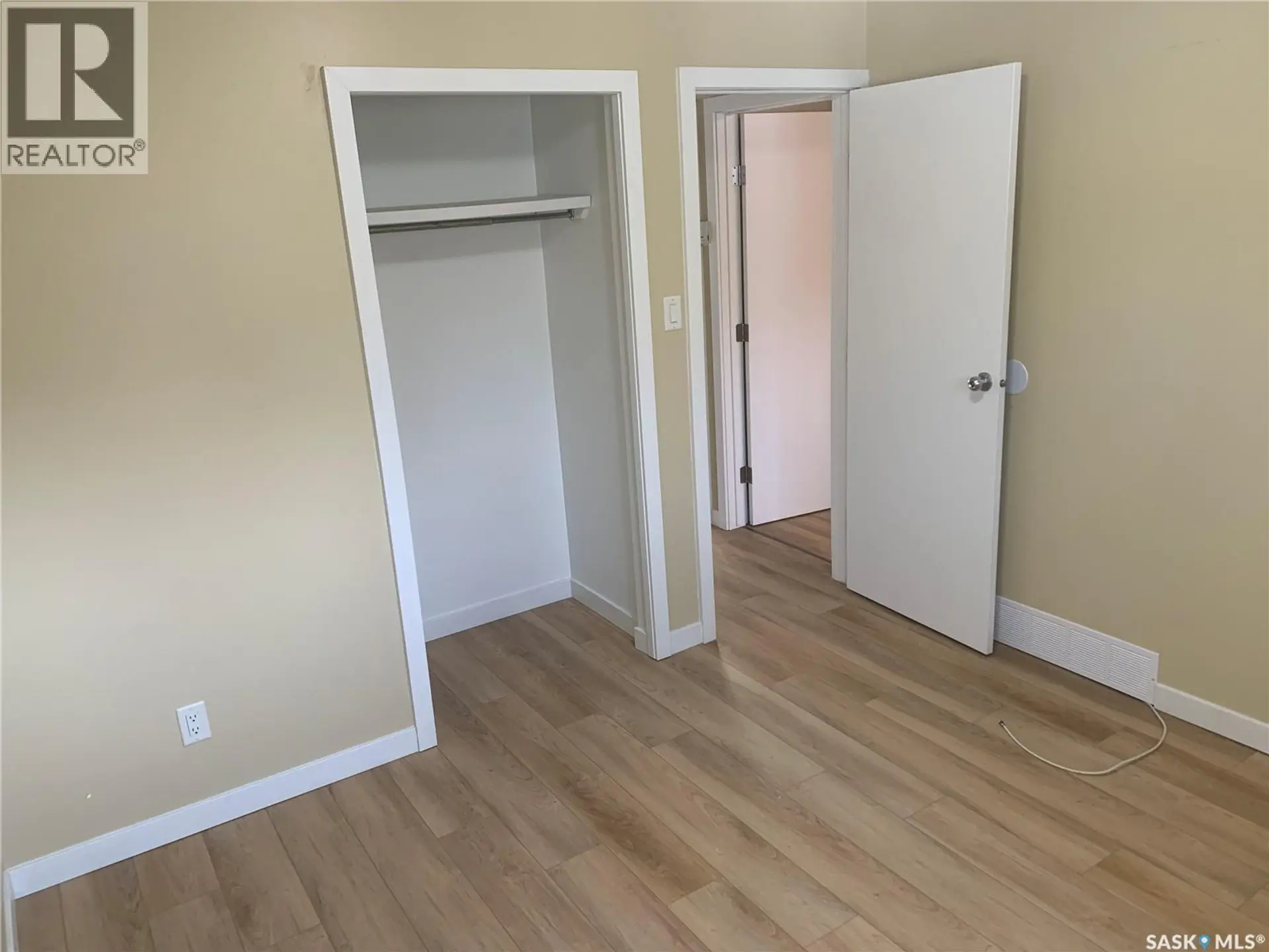 111 M AVENUE S - Image 8
