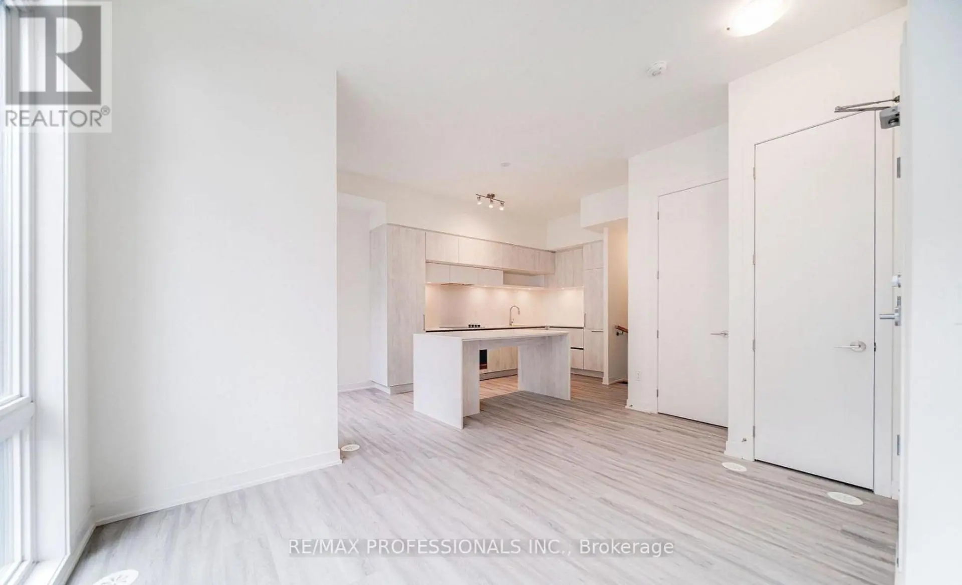 #1508 11 DAVID EYER ROAD - Image 2