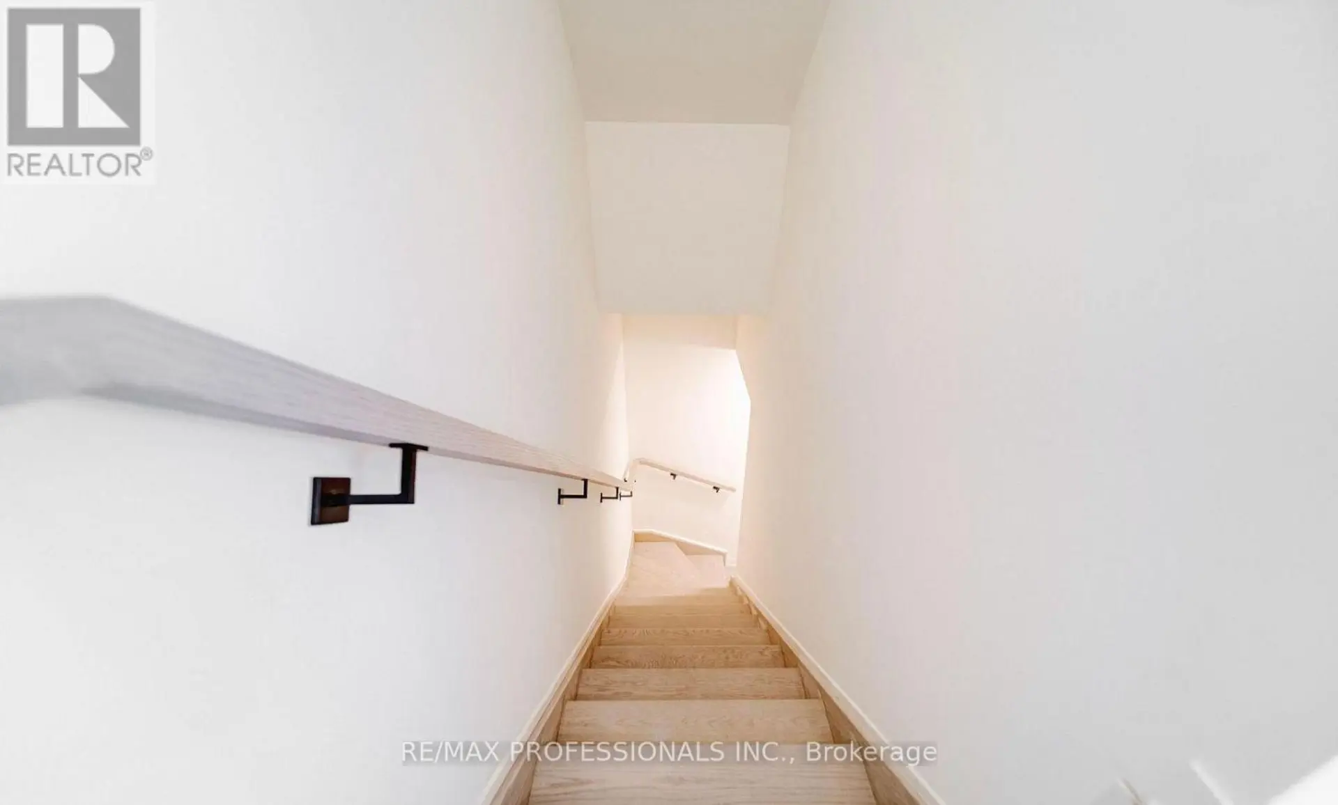 #1508 11 DAVID EYER ROAD - Image 6
