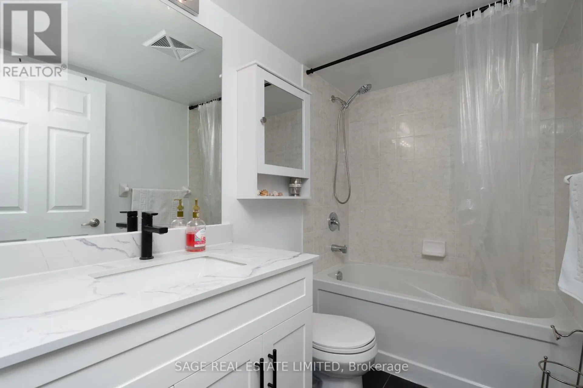 #3712 19 GRAND TRUNK CRESCENT - Image 11