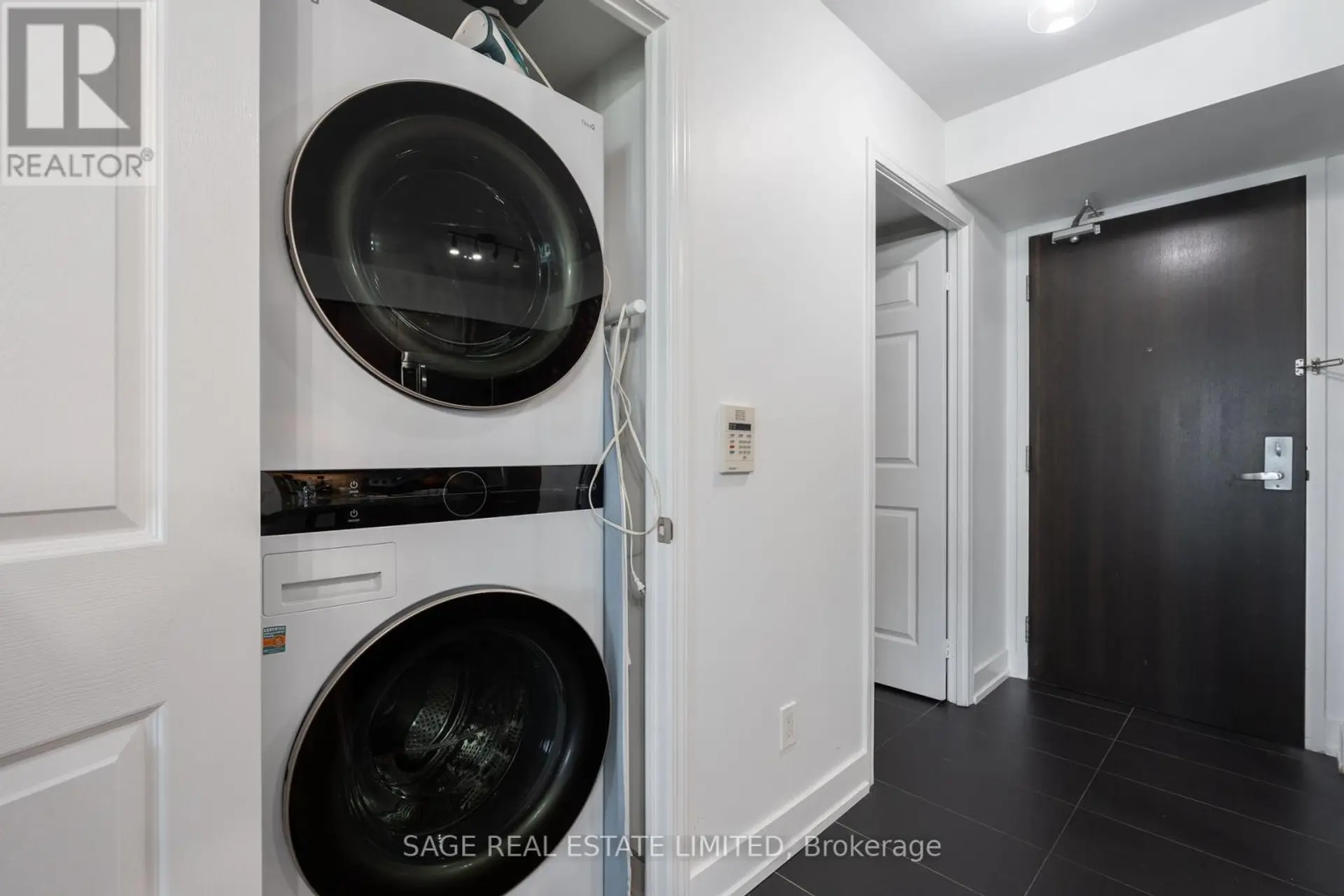 #3712 19 GRAND TRUNK CRESCENT - Image 12