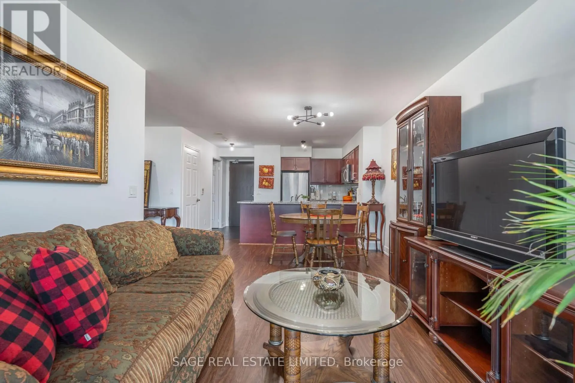 #3712 19 GRAND TRUNK CRESCENT - Image 5