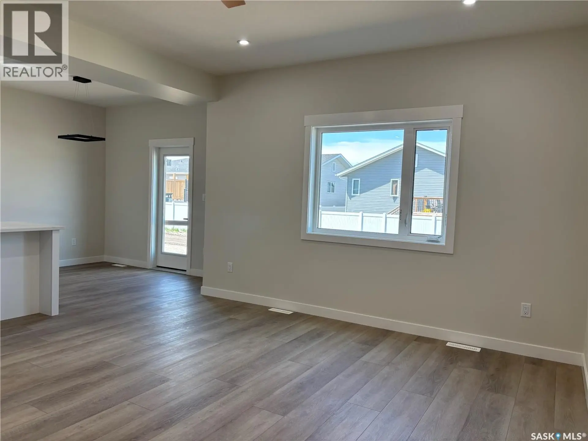 222 Veterans DRIVE - Image 3