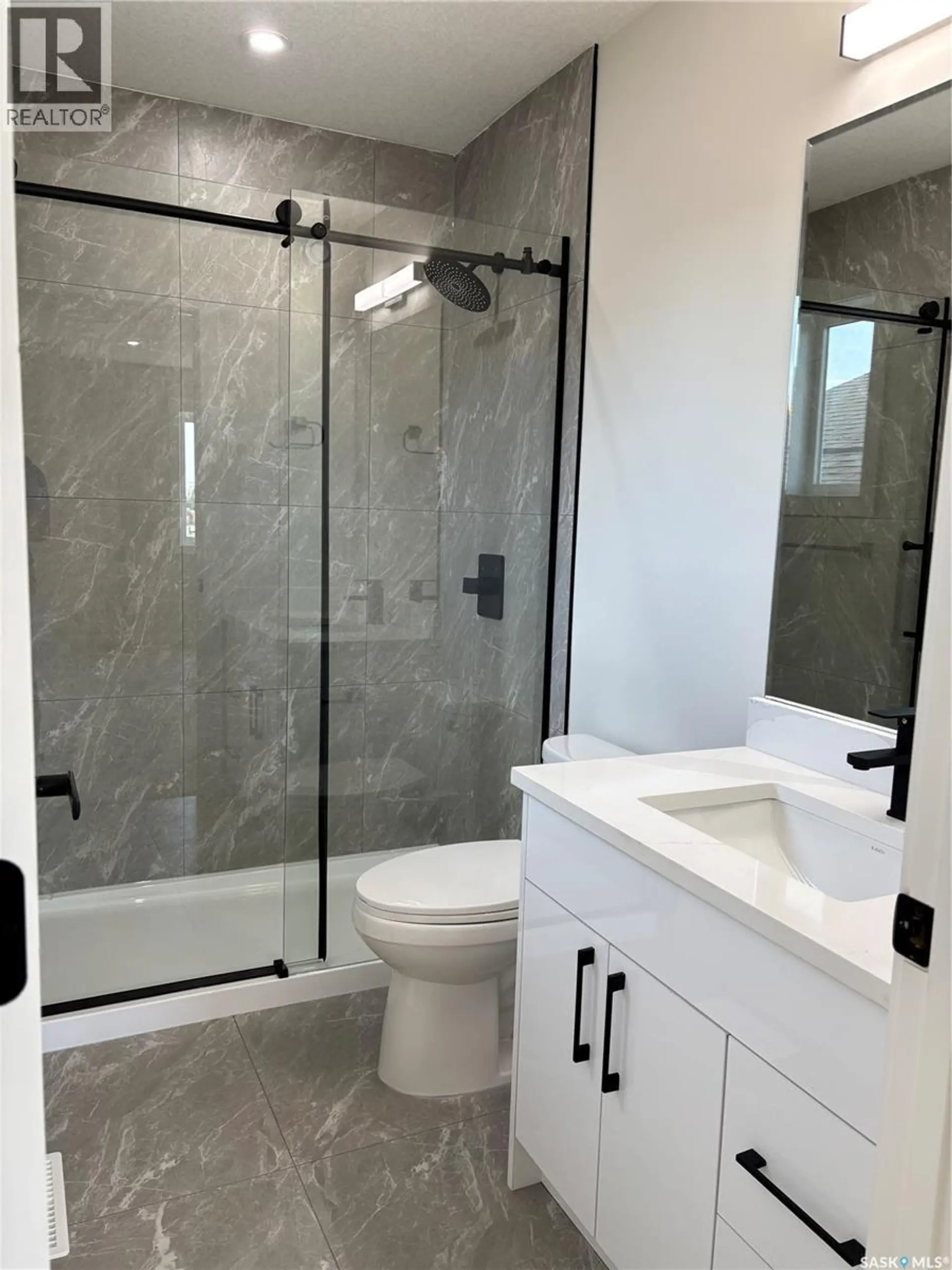 222 Veterans DRIVE - Image 10