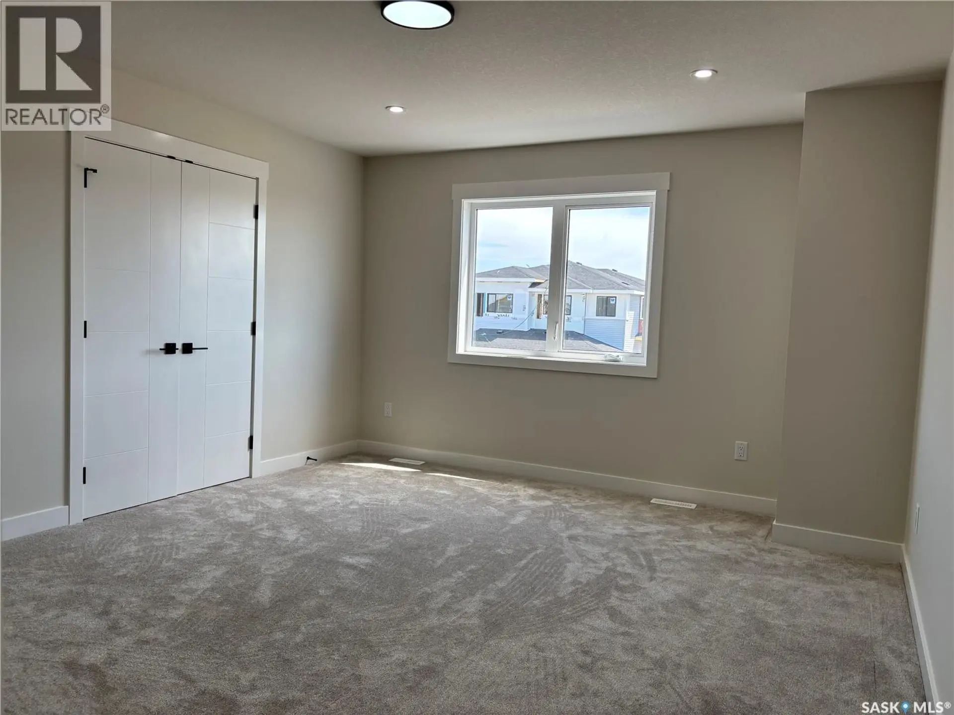 222 Veterans DRIVE - Image 9