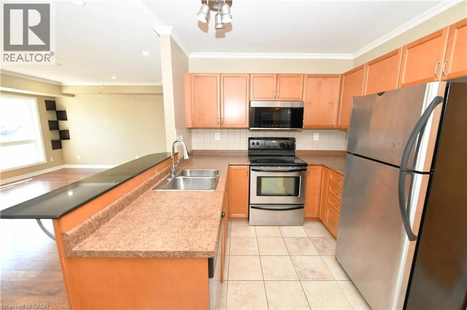 #418 8 HARRIS Street - Image 3
