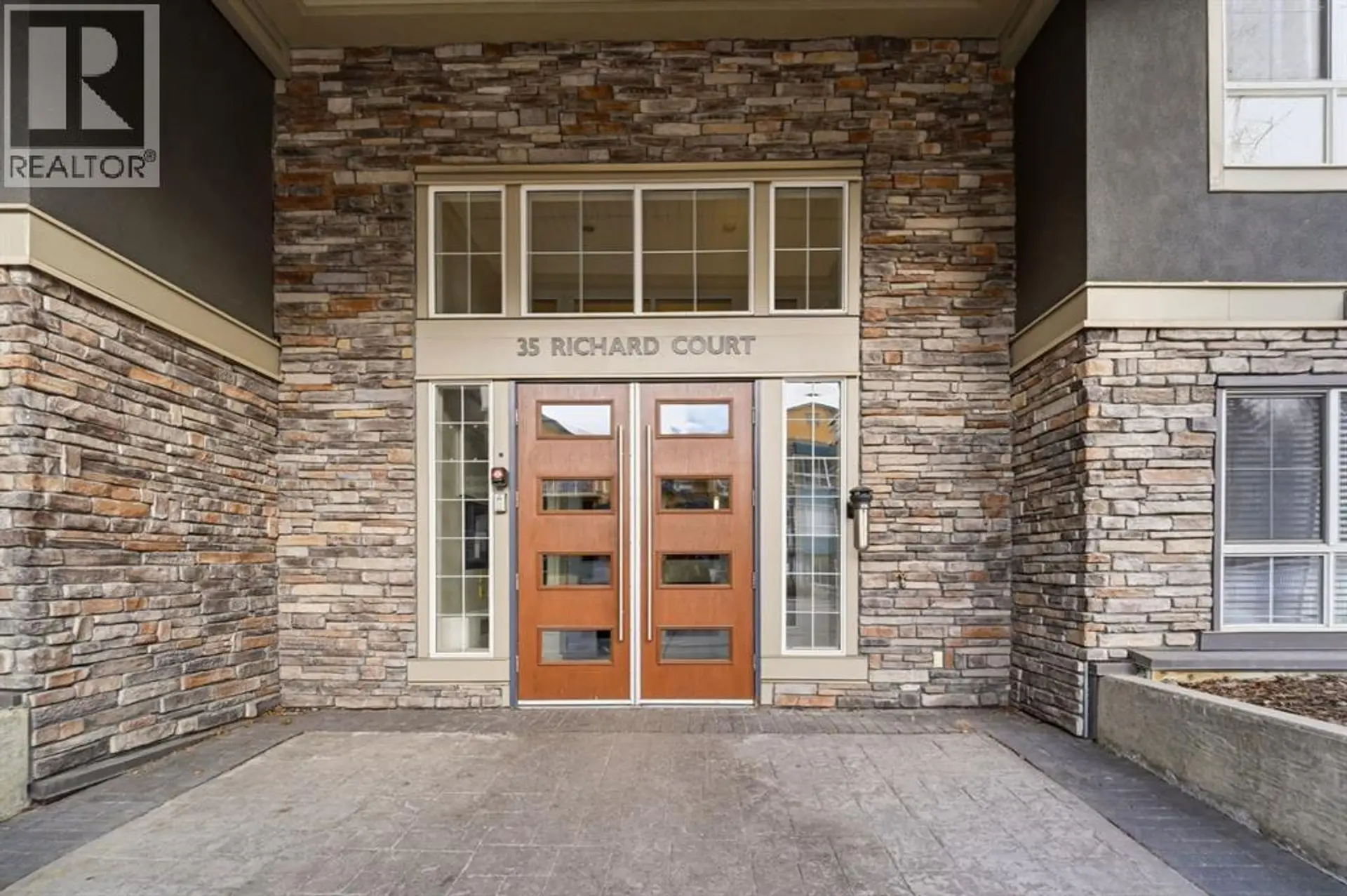 #426 35 Richard Court SW - Image 3
