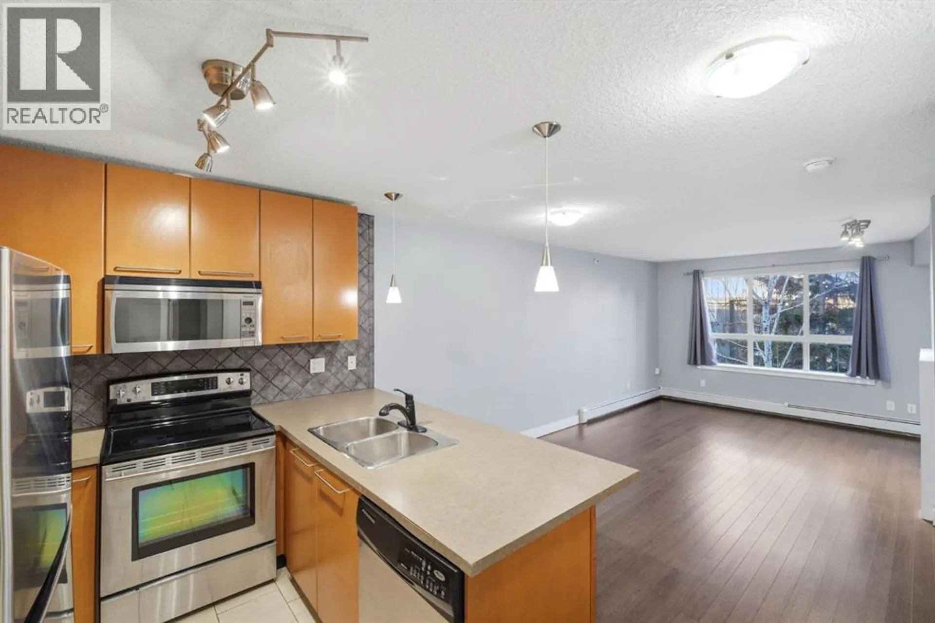 #426 35 Richard Court SW - Image 9