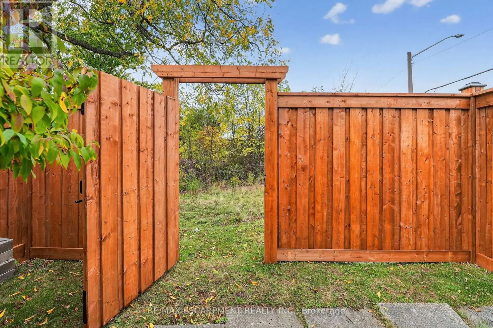 #1 34 BOW VALLEY DRIVE - Image 4