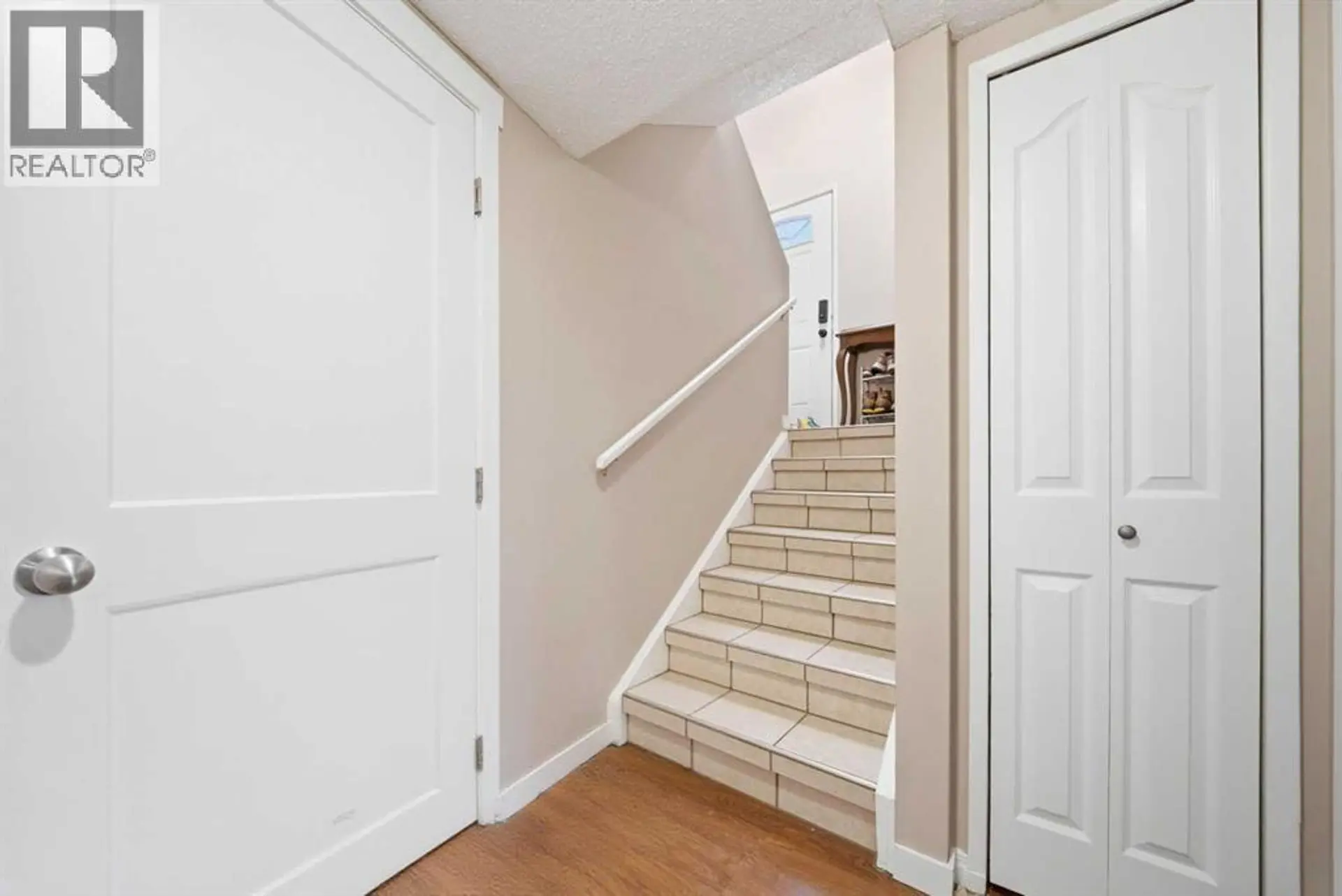 #A 1407 44 Street SE - Image 12