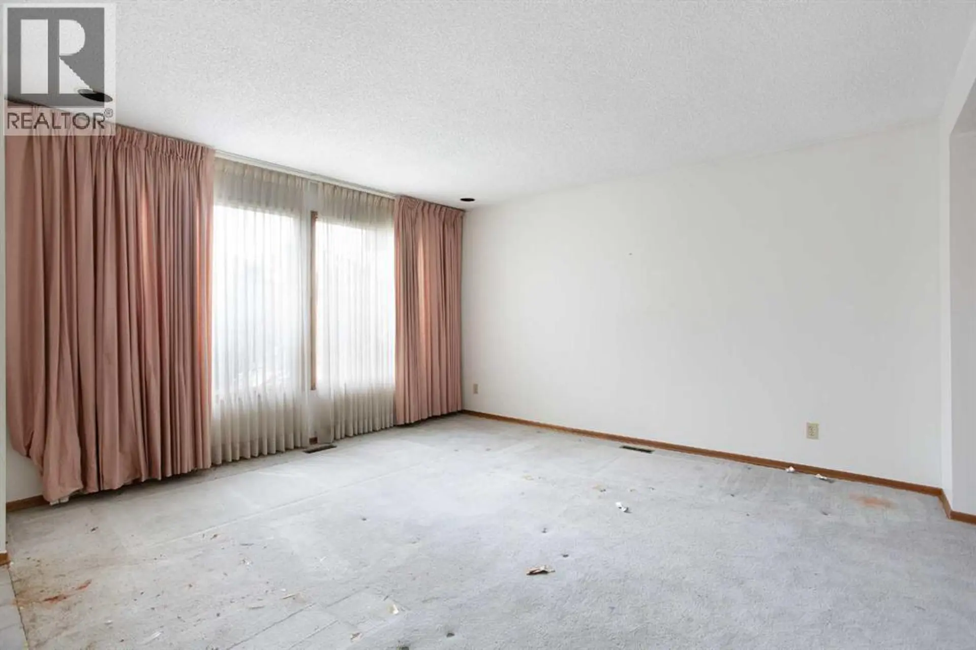 608 Aboyne Crescent NE - Image 2