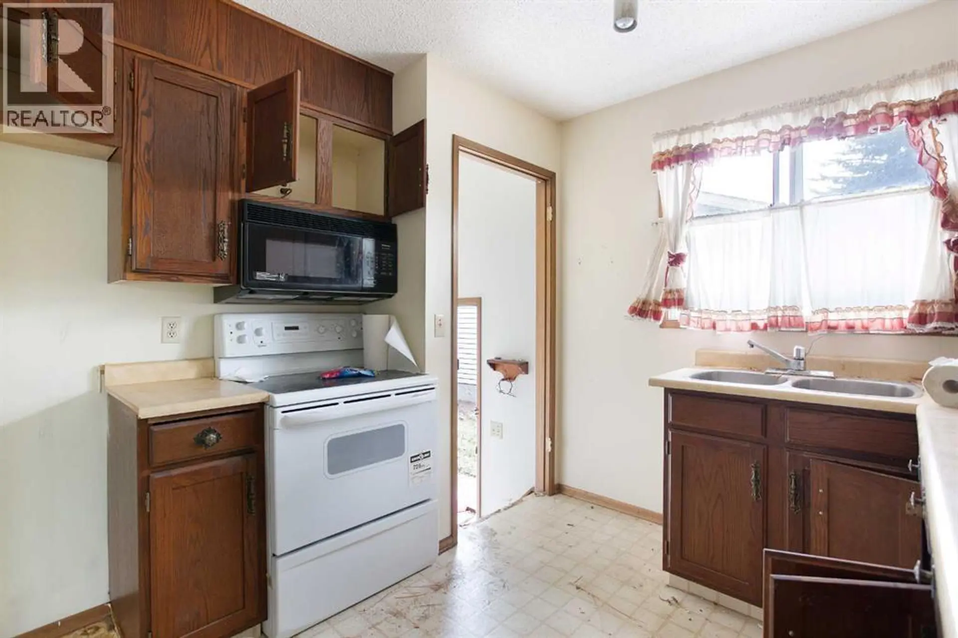 608 Aboyne Crescent NE - Image 7