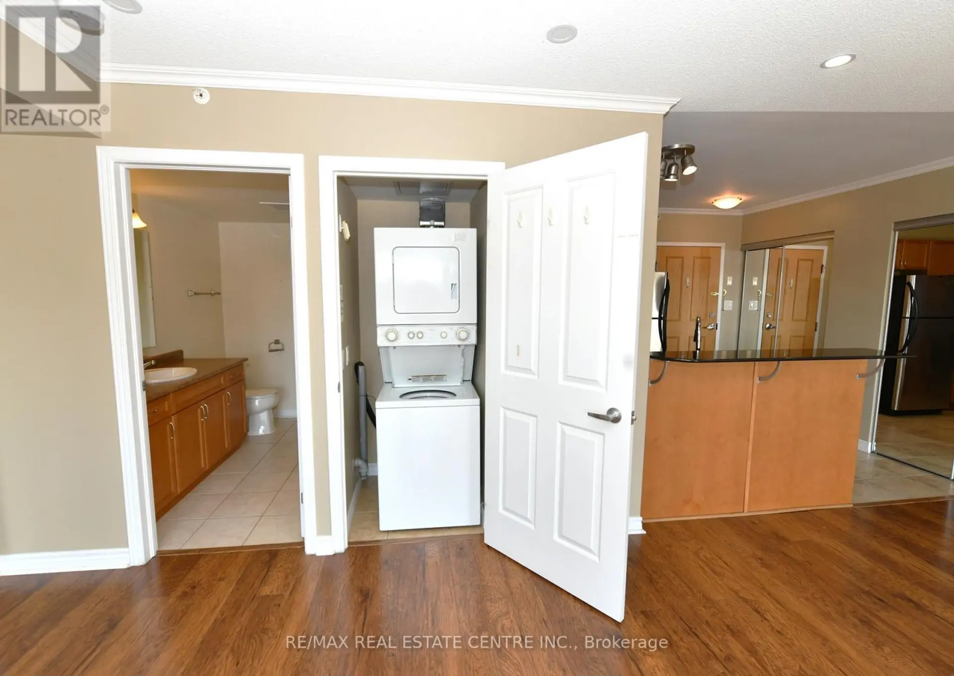 #418 8 HARRIS STREET - Image 5