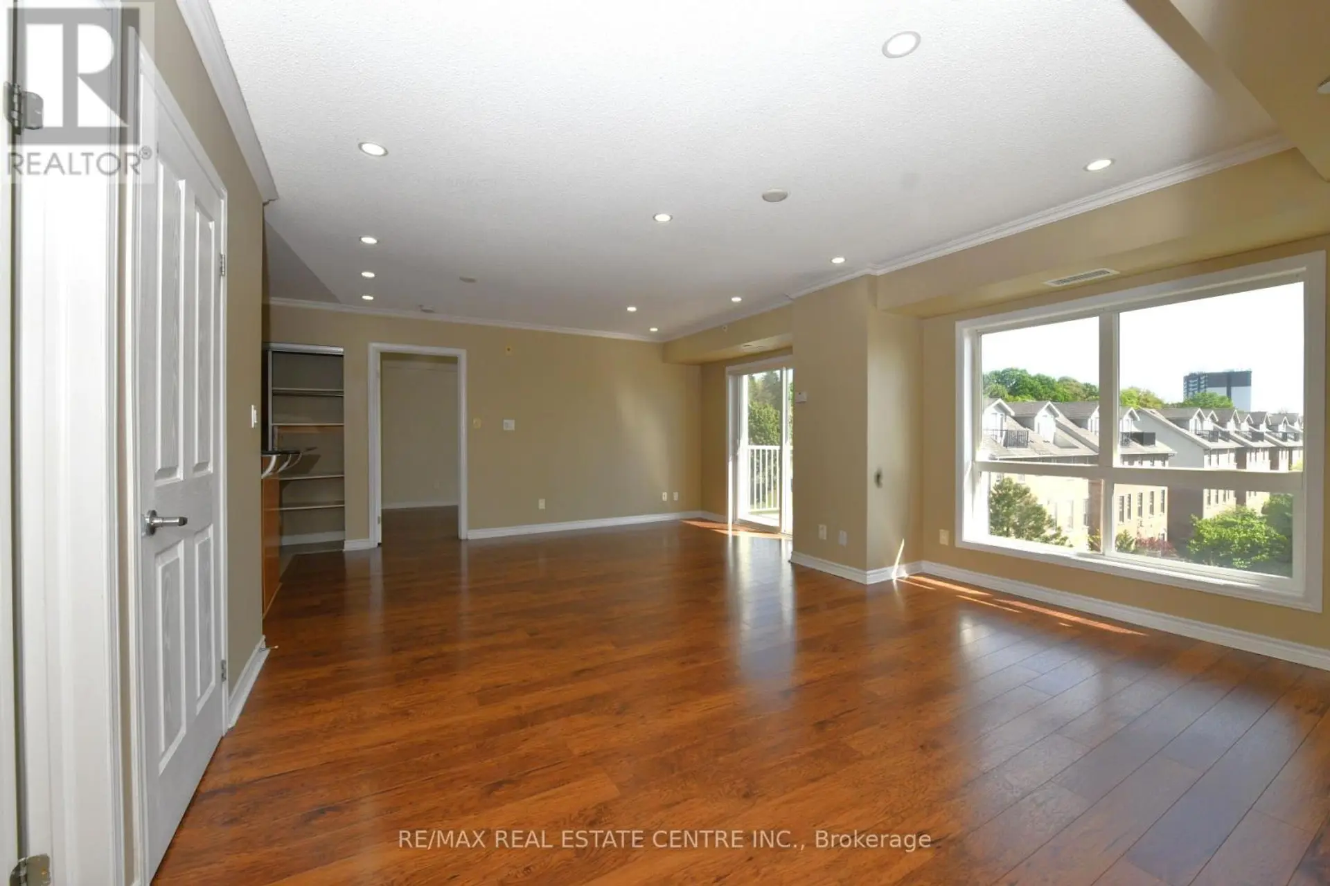#418 8 HARRIS STREET - Image 6