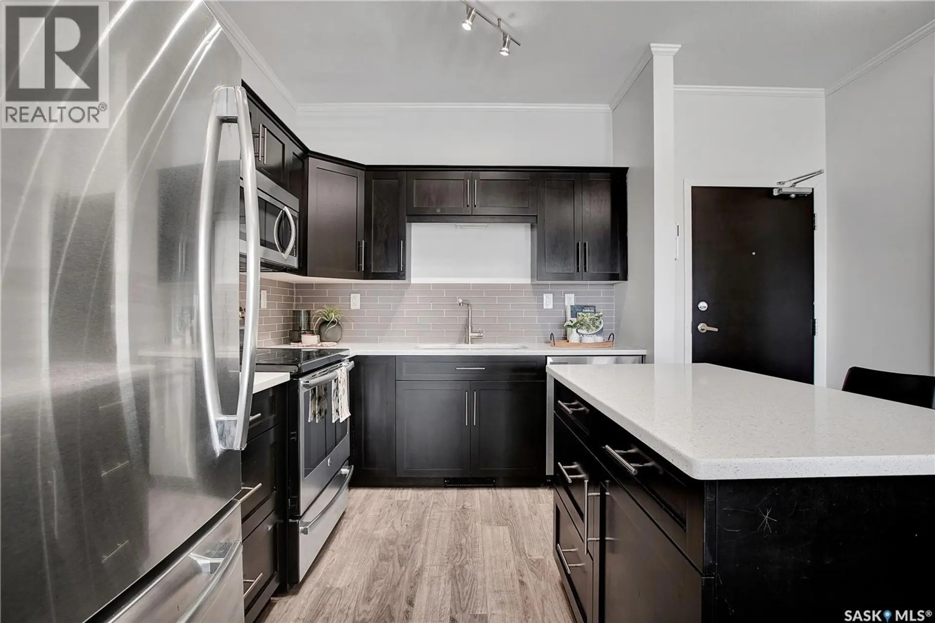 #106 545 Hassard CLOSE - Image 4