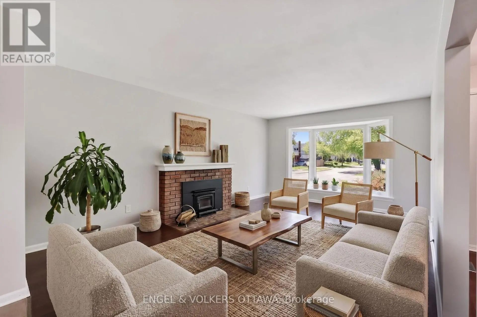 989 CONNAUGHT AVENUE - Image 2