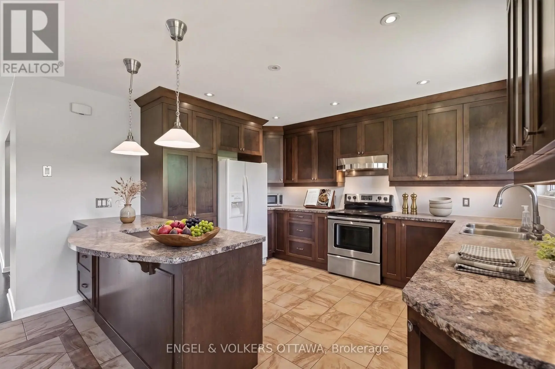 989 CONNAUGHT AVENUE - Image 4