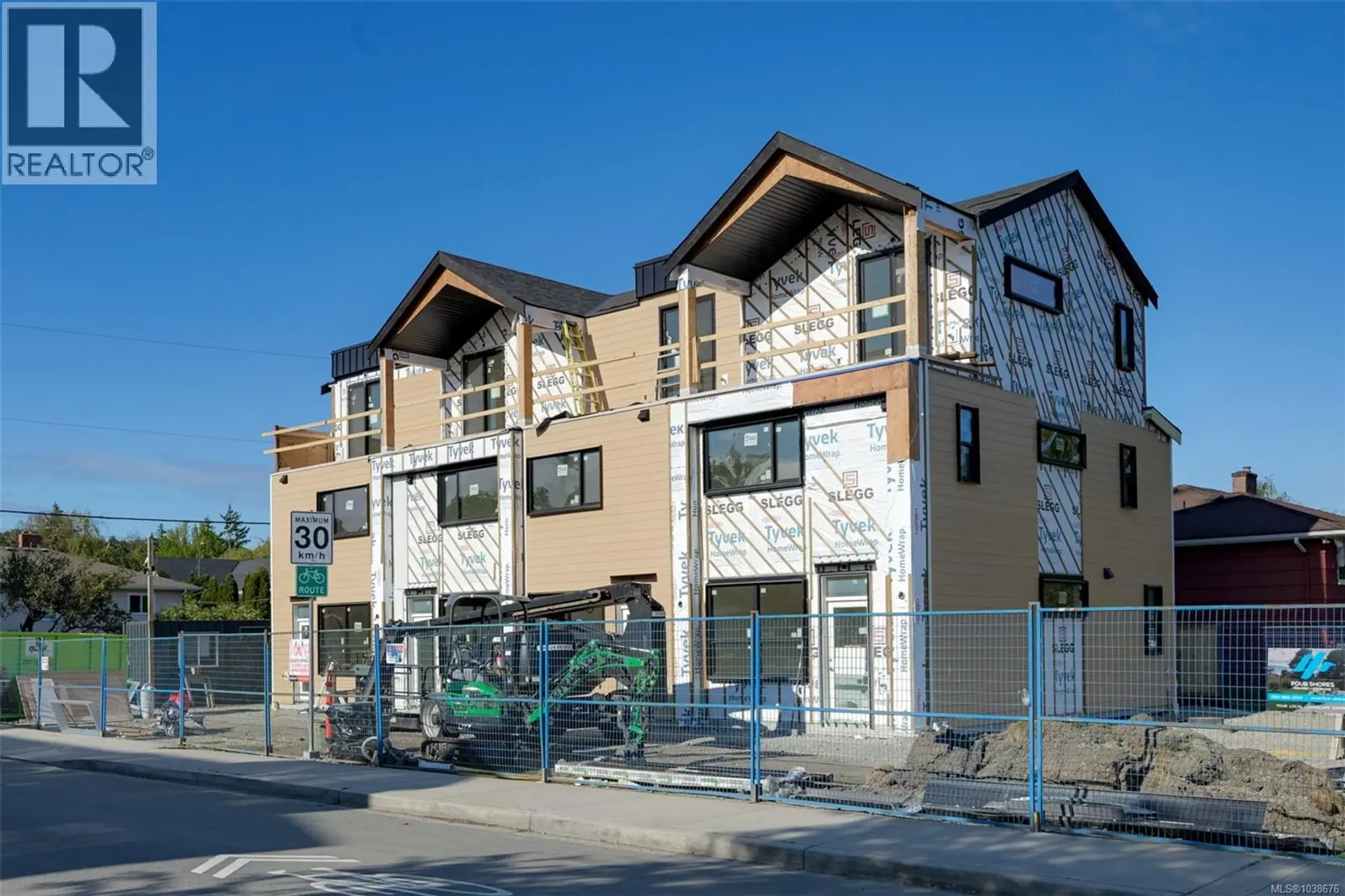 #4 2100 Allenby St - Image 12