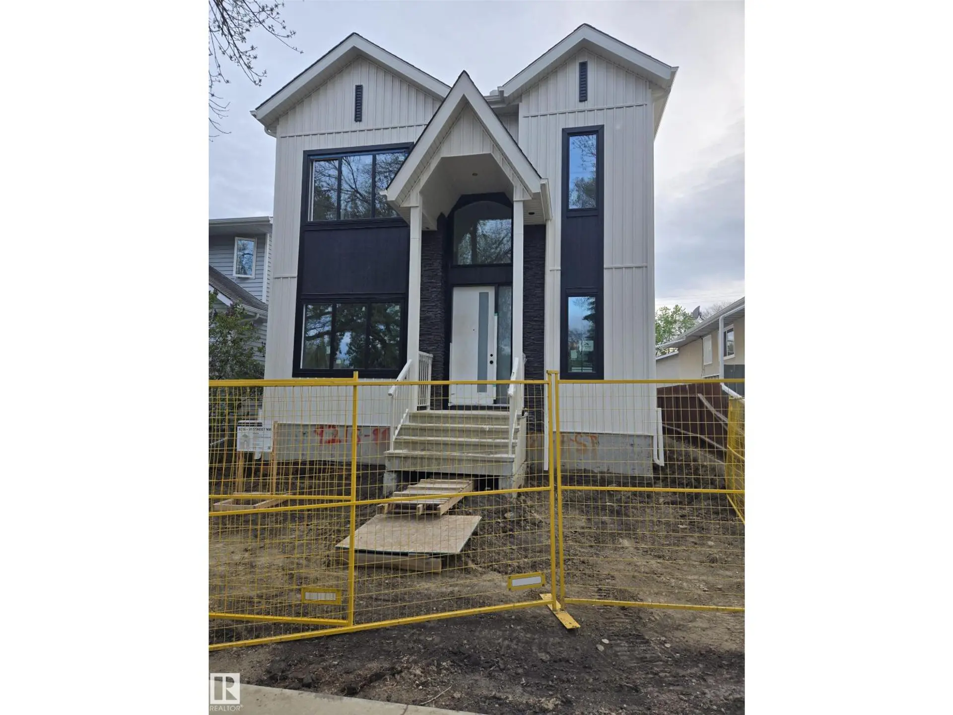 9216 91 ST NW - Image 1