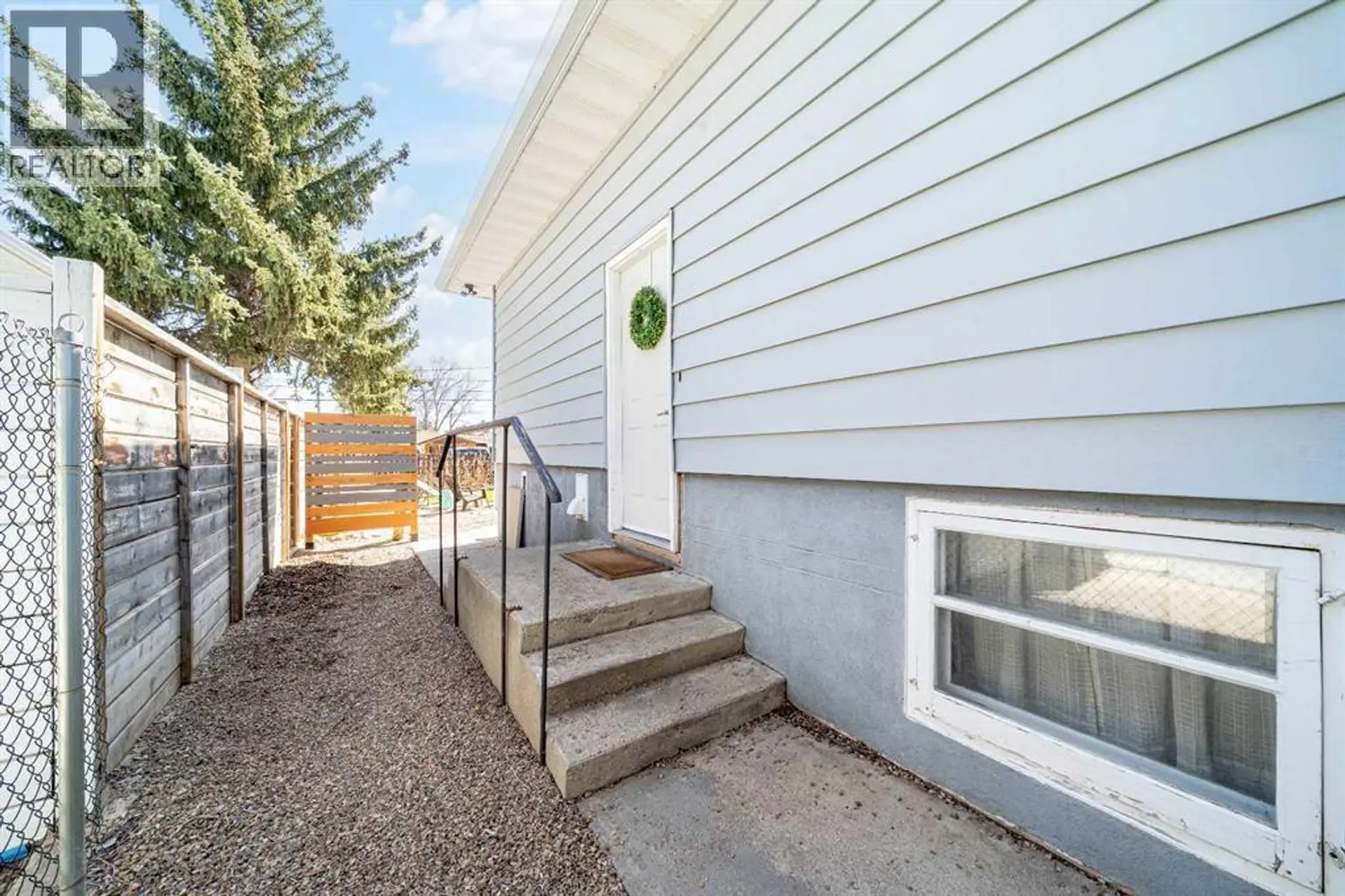 2631 16 Avenue SE - Image 6