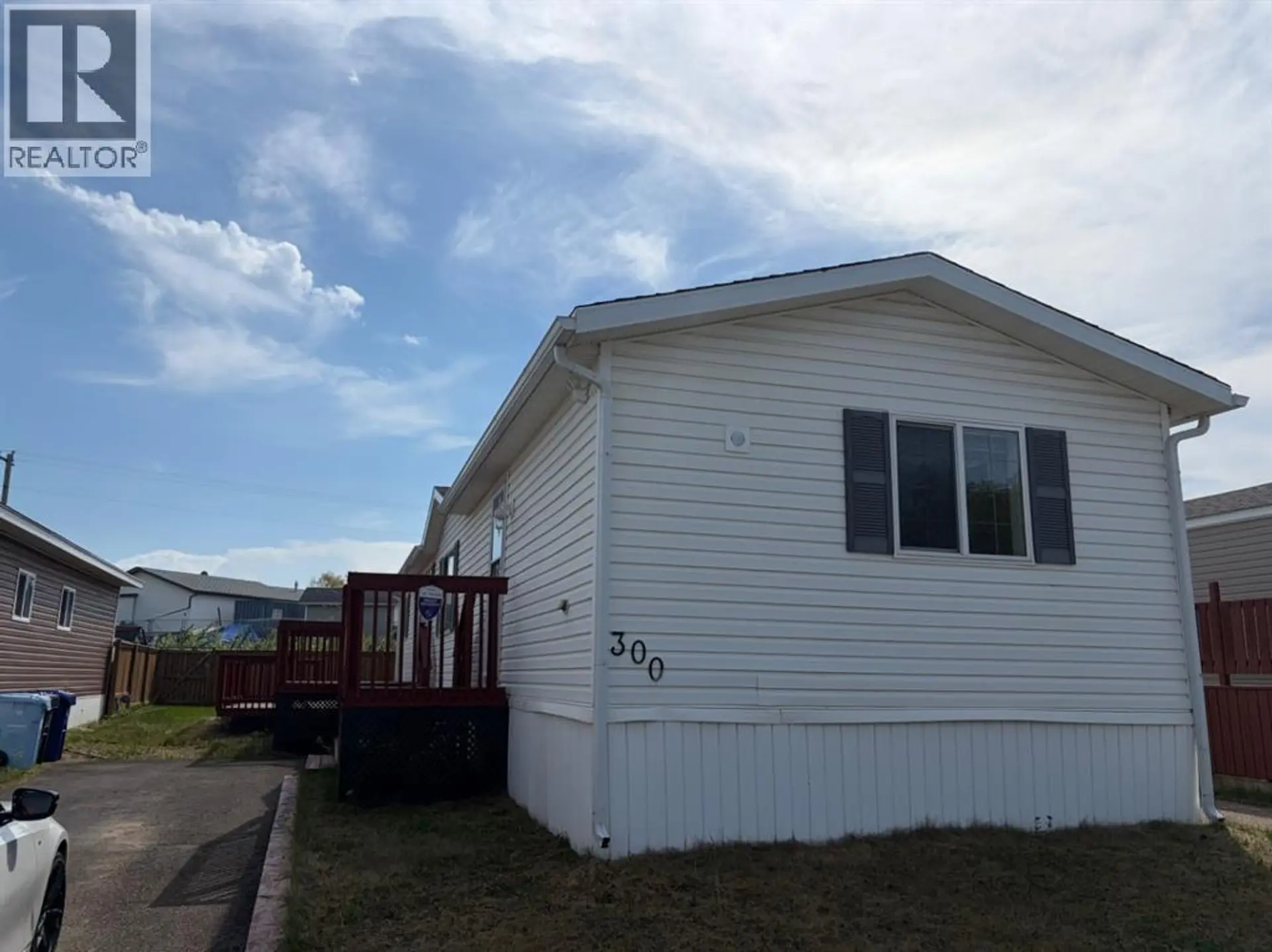 300 Grandview Crescent - Image 1