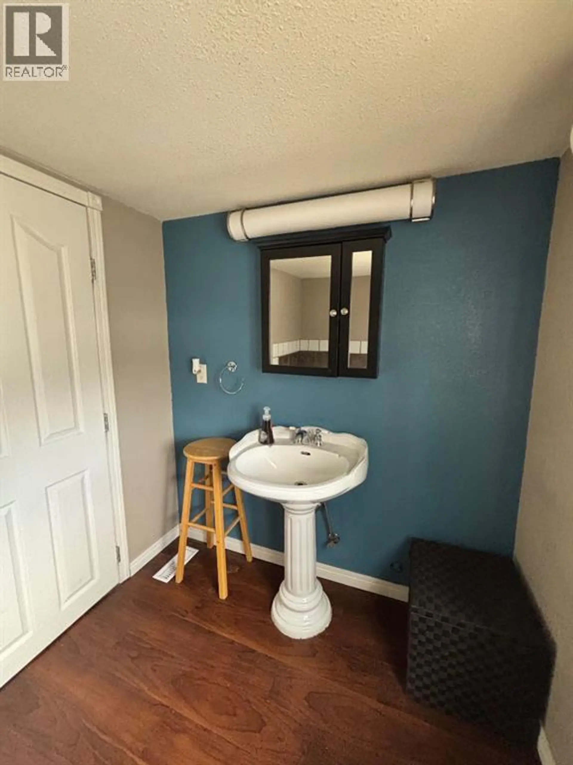 231 14 Street N - Image 13