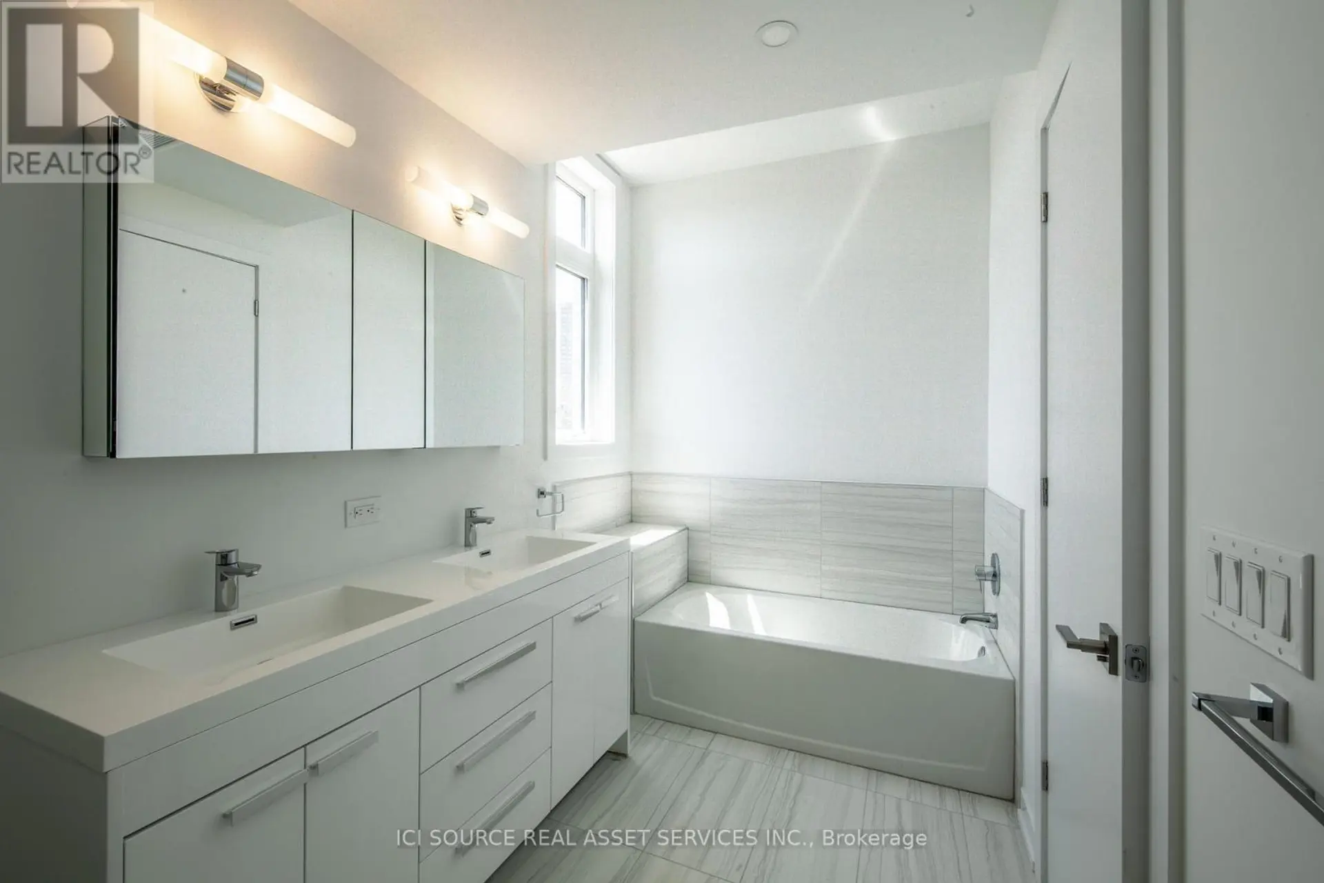 66B PERTH AVENUE - Image 12