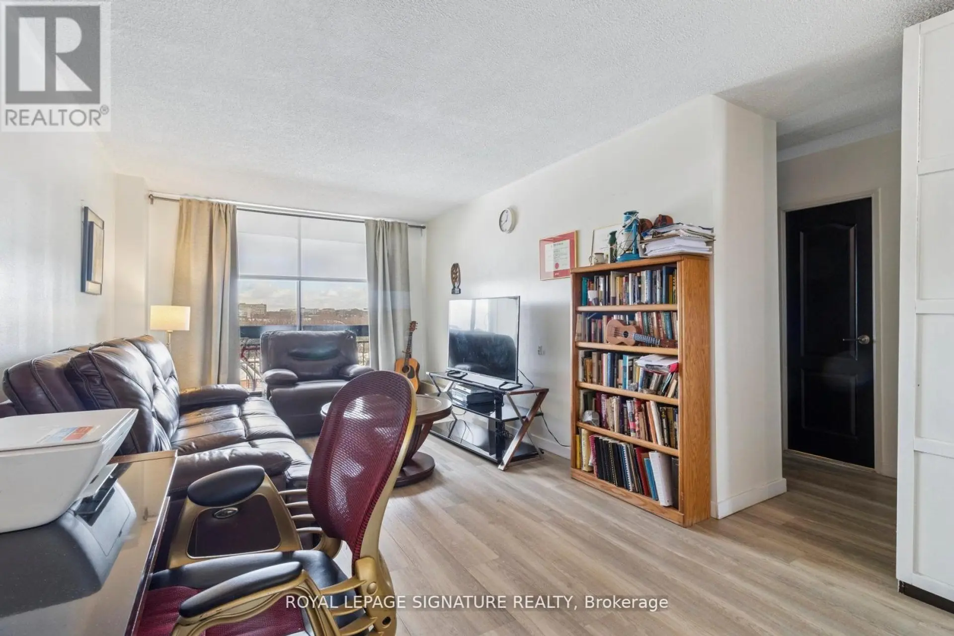 #720 4645 JANE STREET - Image 3