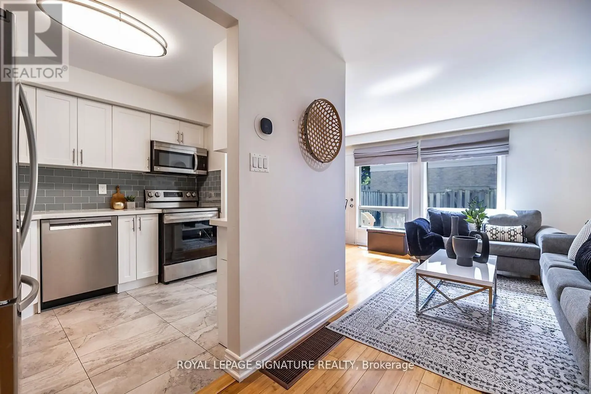 106 THORNY VINEWAY - Image 3