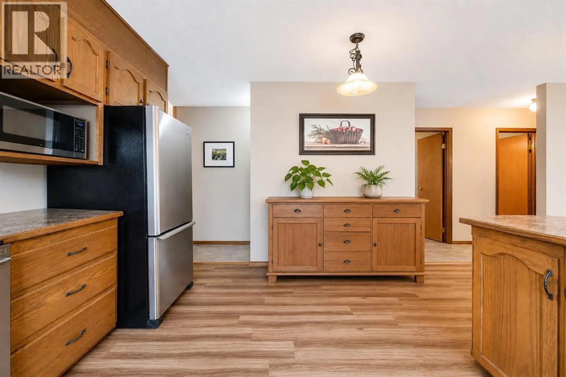 5005 43 Street E - Image 2