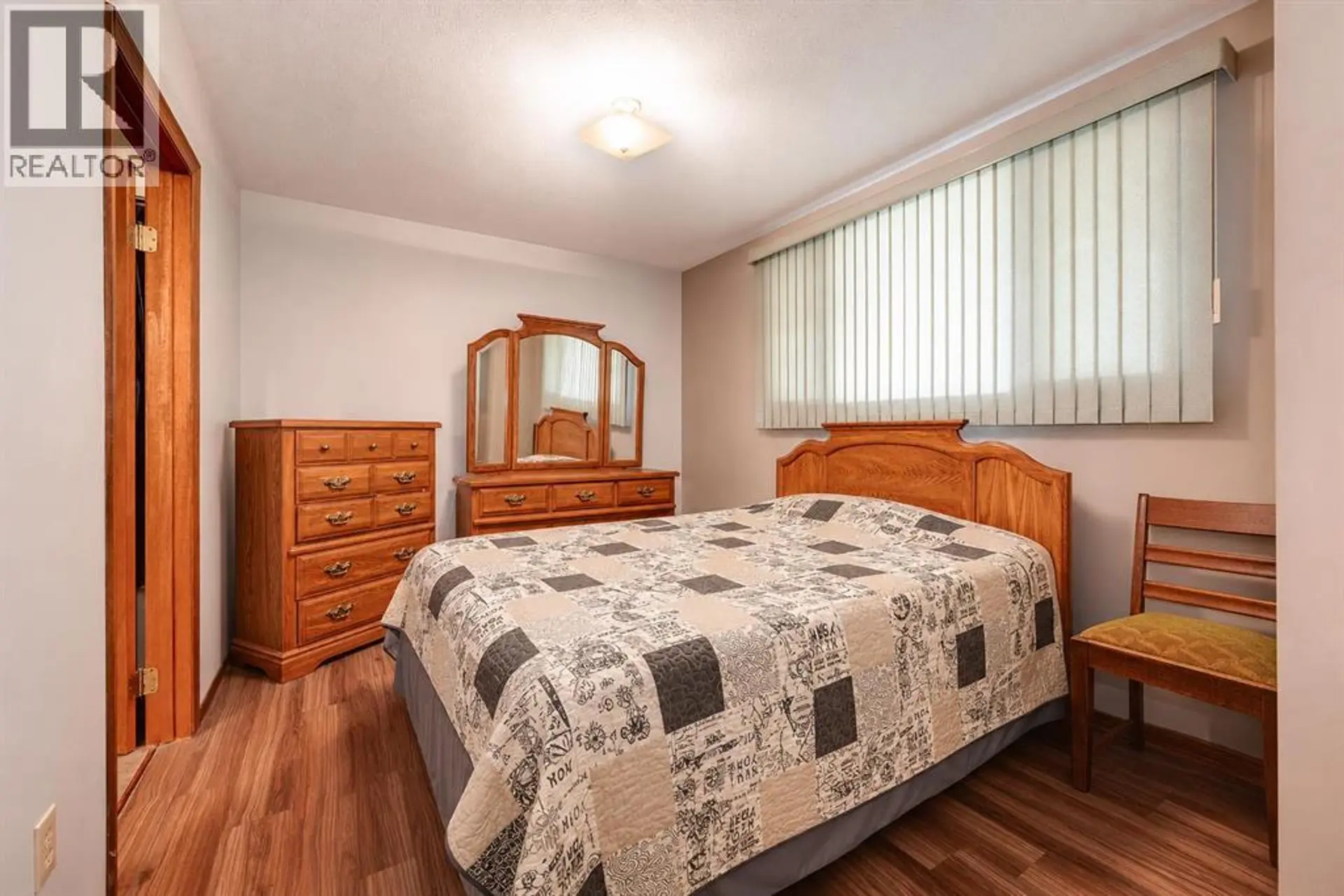 5005 43 Street E - Image 10