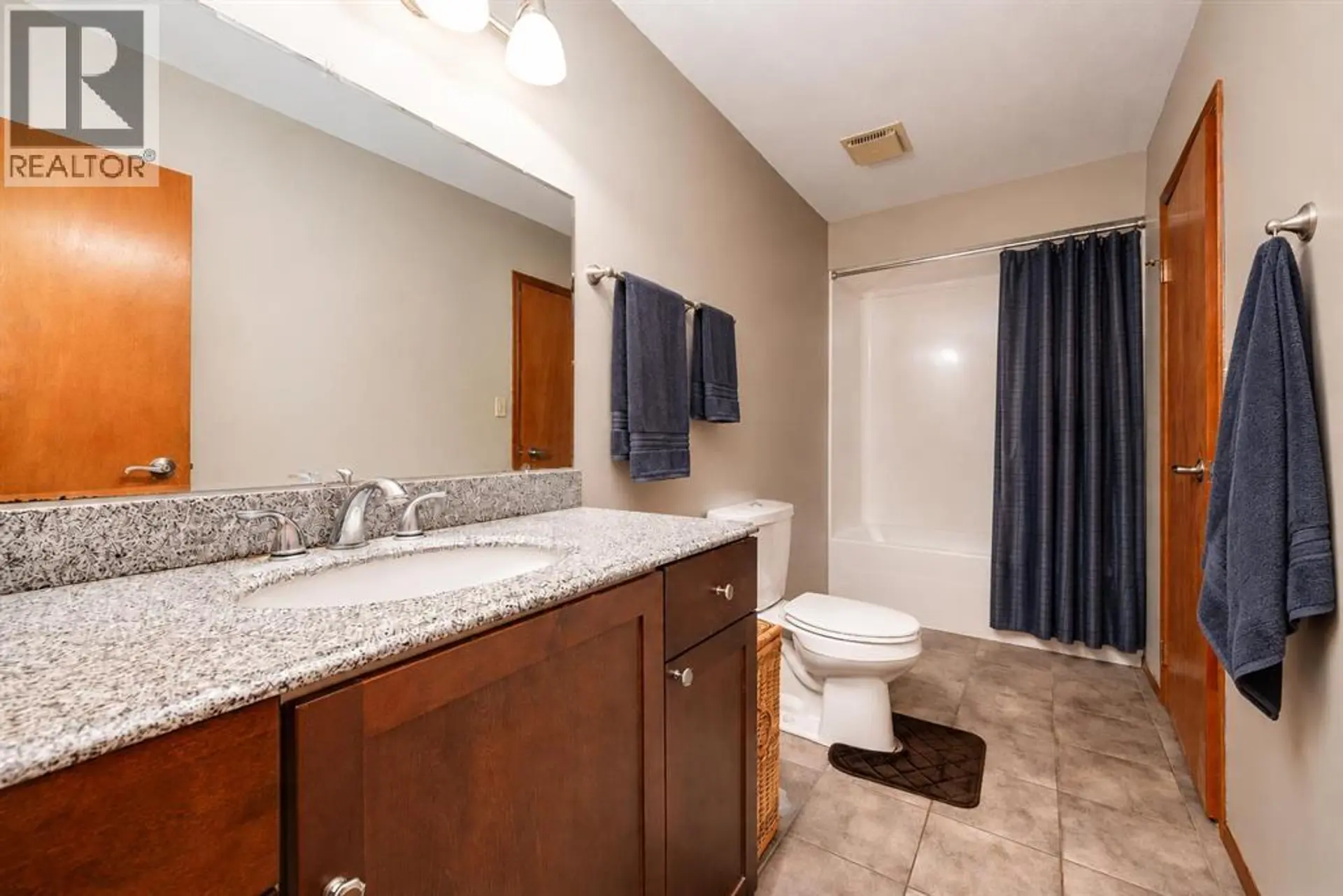 5005 43 Street E - Image 11