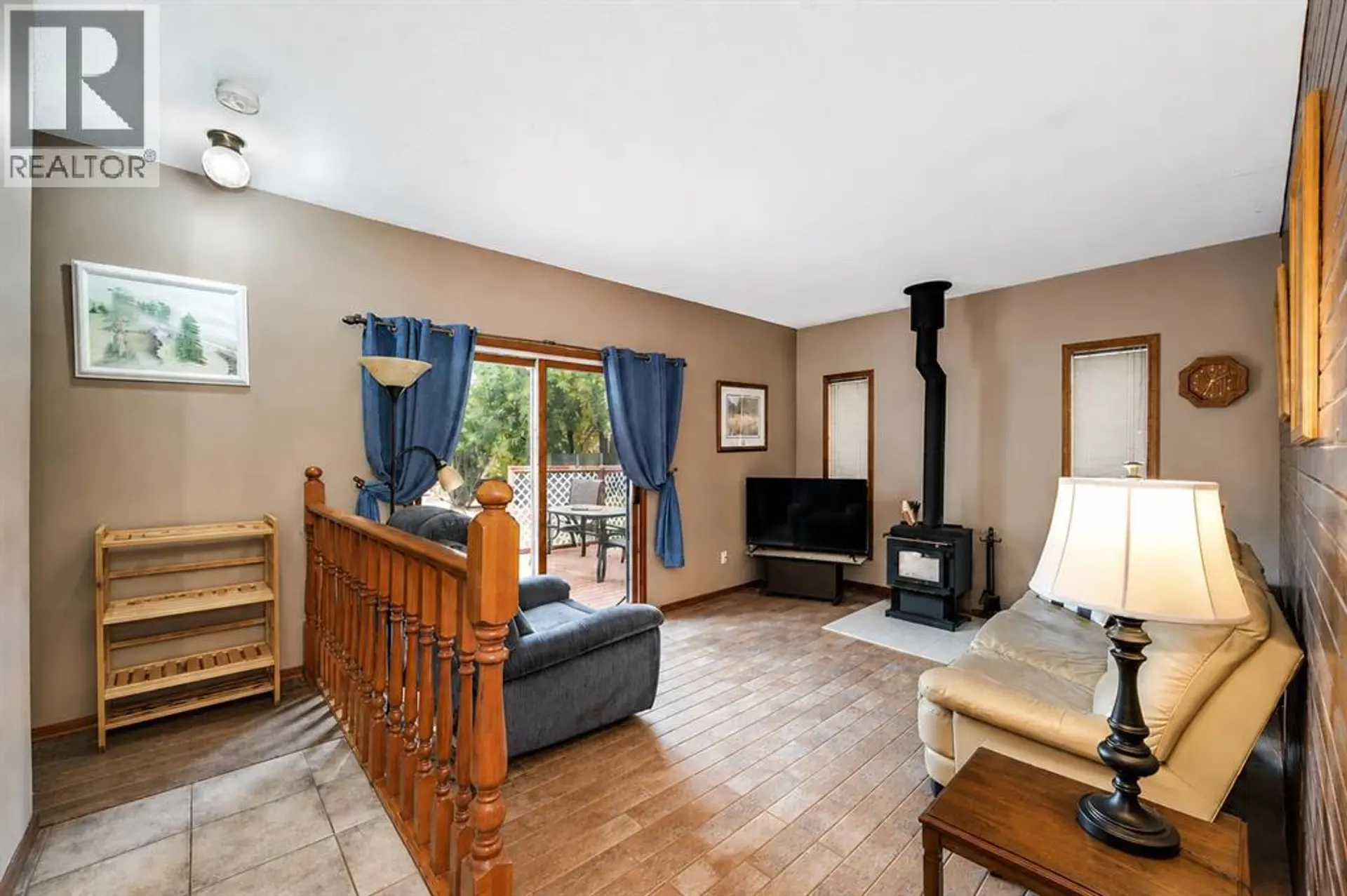 5005 43 Street E - Image 8