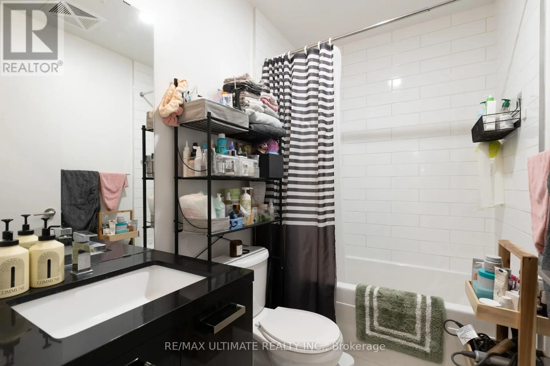 #206 39 BRANT STREET - Image 3