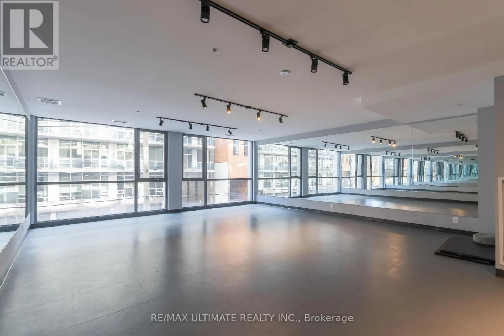 #206 39 BRANT STREET - Image 13