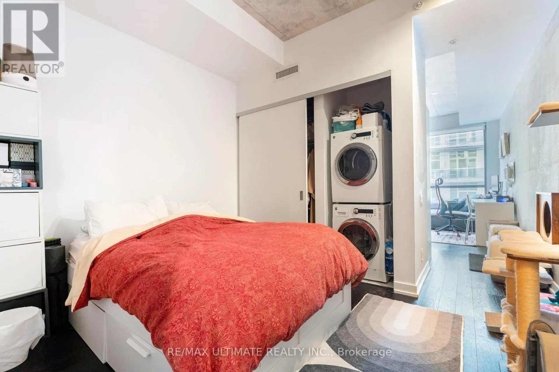 #206 39 BRANT STREET - Image 4